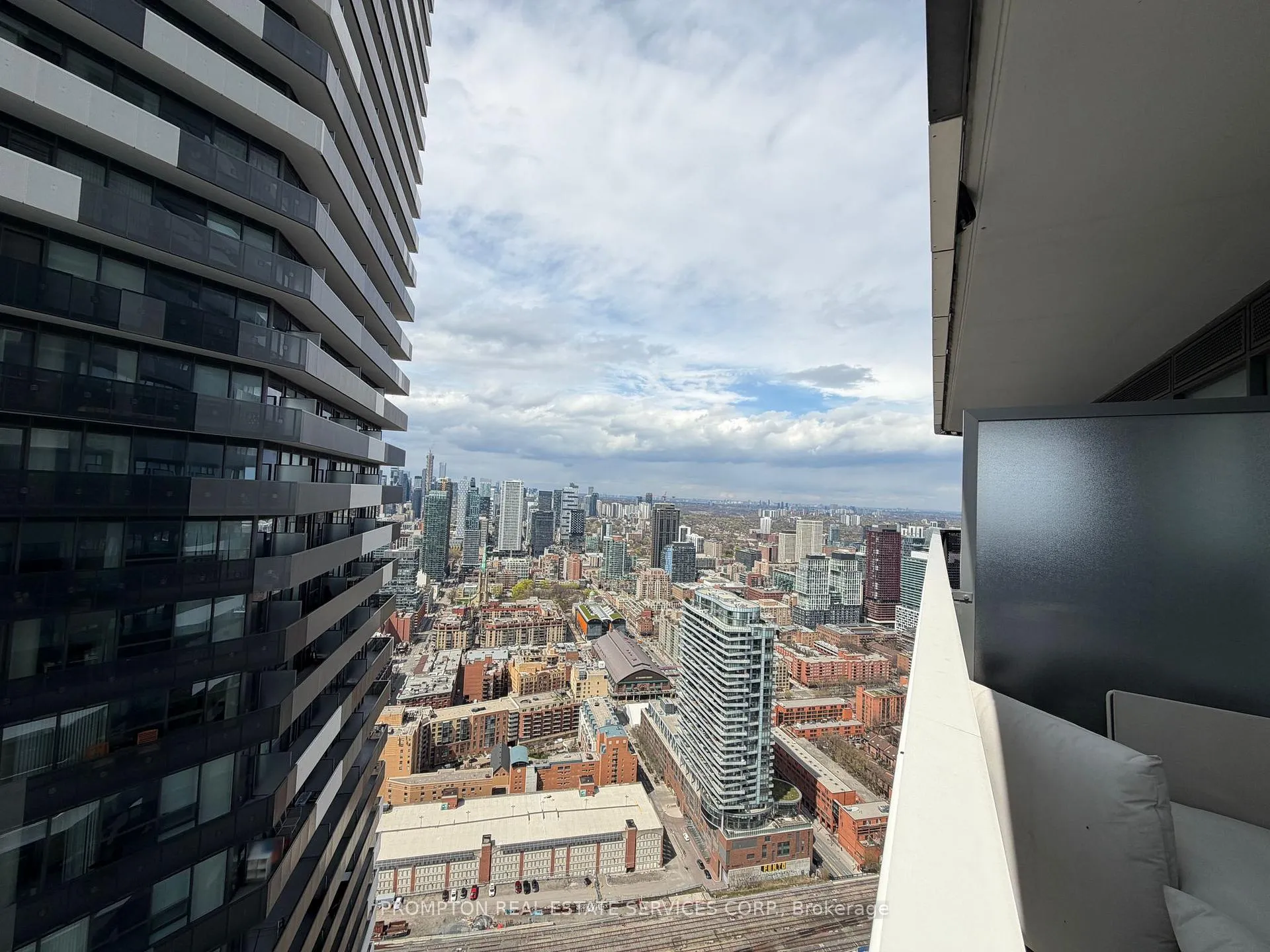 Photo 19 of Unit 5711, 138 Downes Street, Toronto, Waterfront Communities — HOMEH
