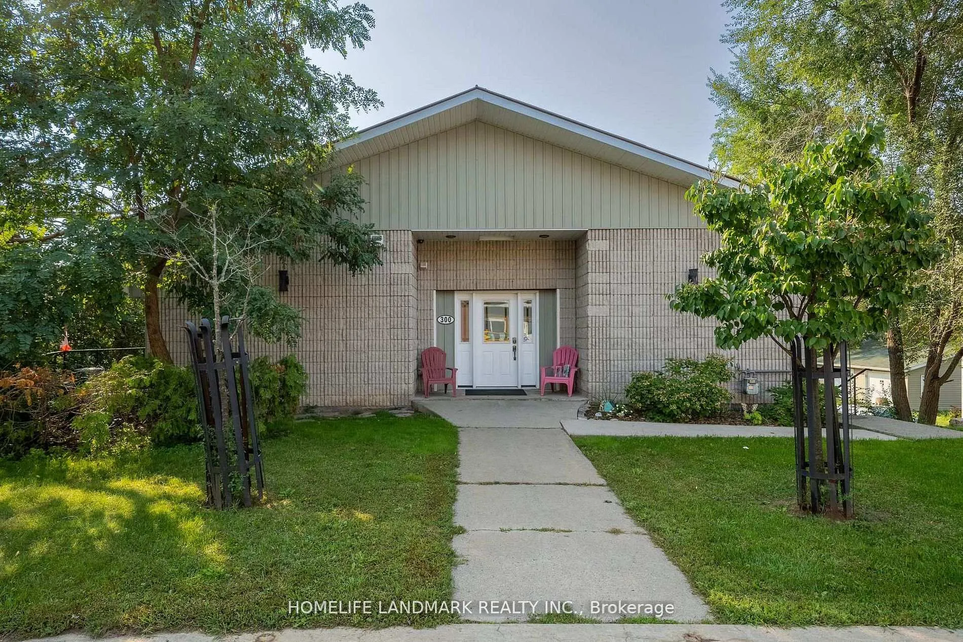 Front of Unit Unit 8, 300 Main Street