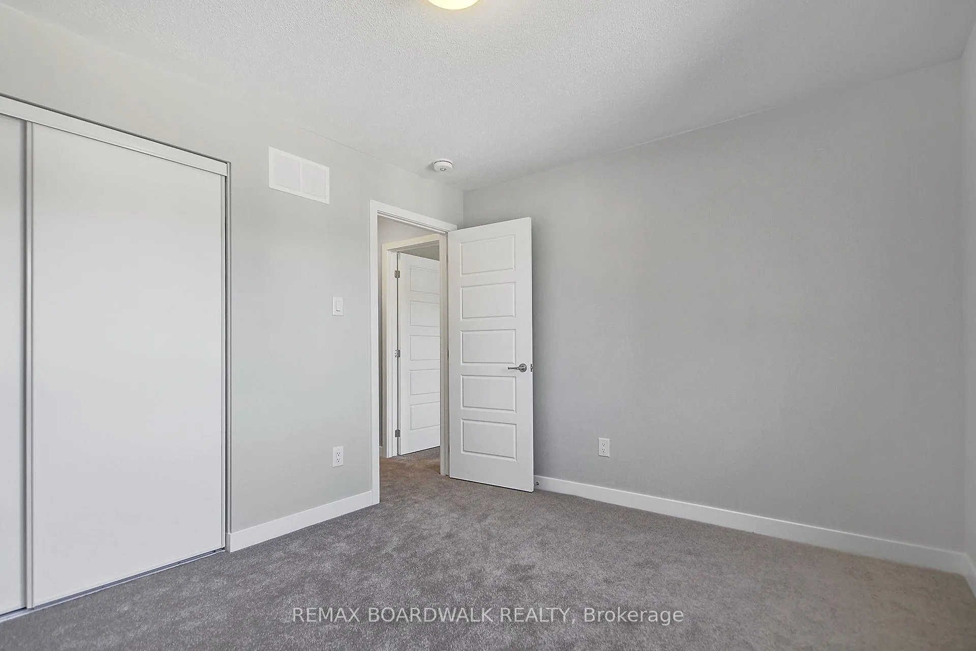 Photo 32 of 1064 Curraglass Walk, Ottawa, Stittsville (North) — HOMEH