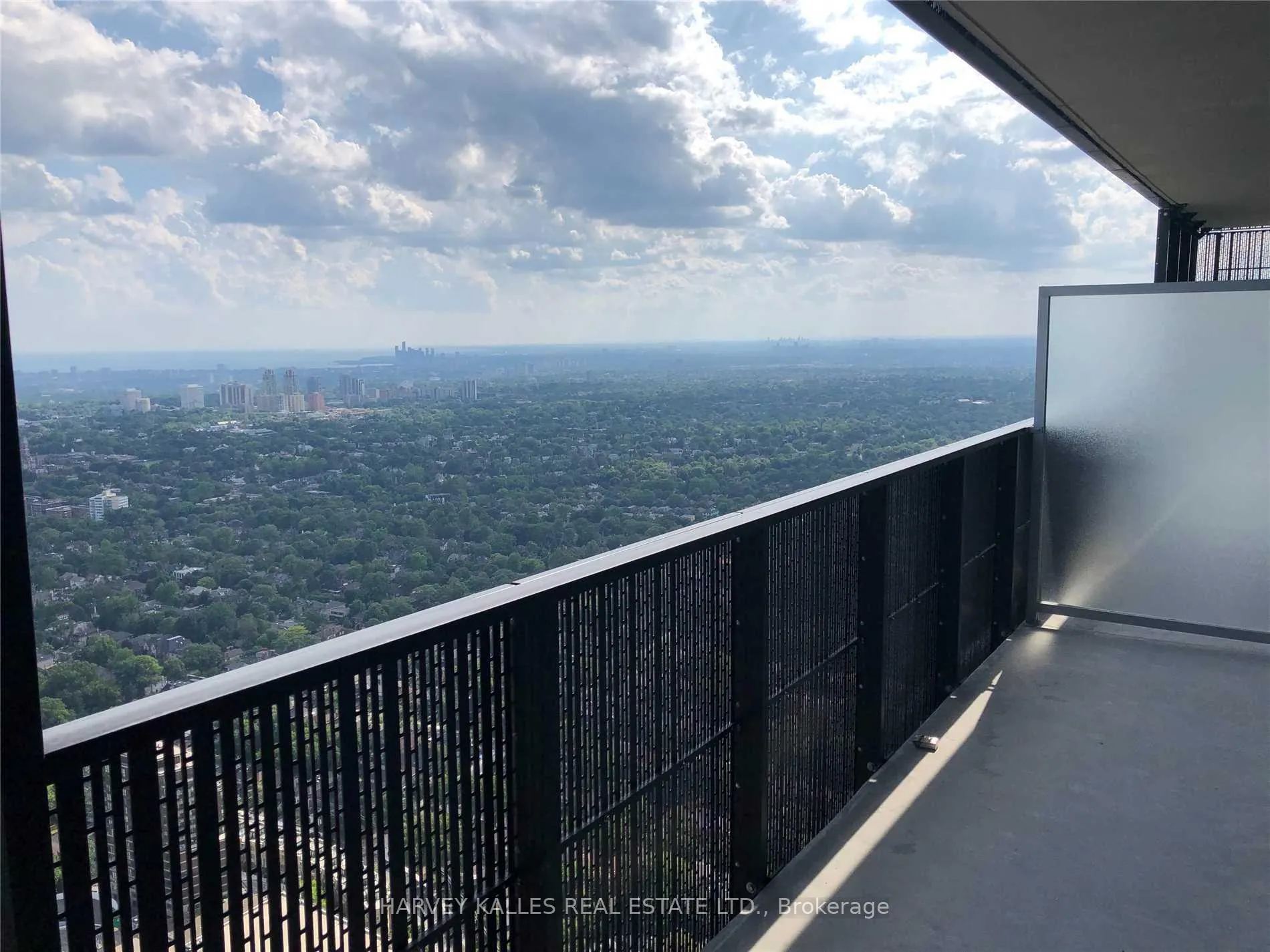 Photo 5 of Unit 5601, 8 Eglinton Avenue E, Toronto, Yonge-Eglinton — HOMEH