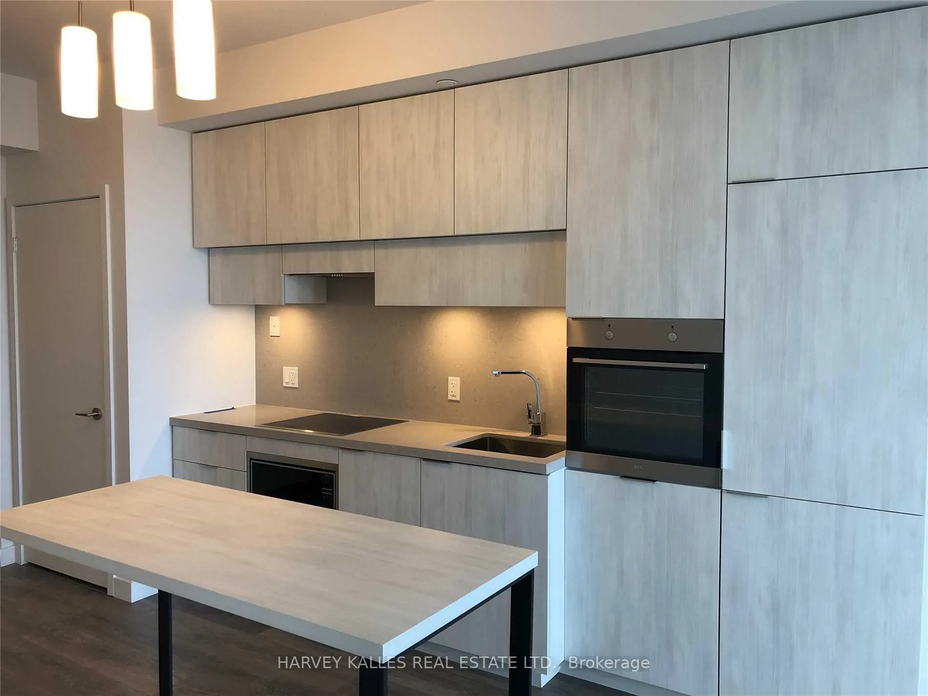 Photo 12 of Unit 5601, 8 Eglinton Avenue E, Toronto, Yonge-Eglinton — HOMEH