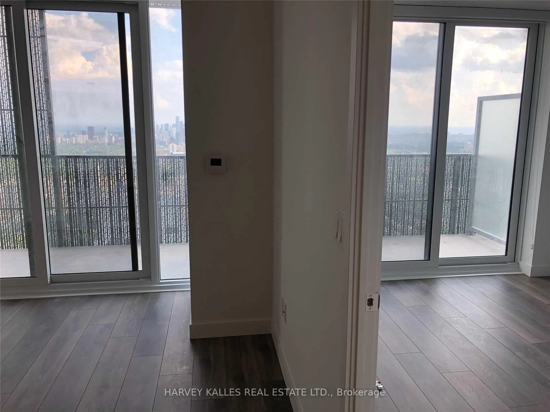 Photo 14 of Unit 5601, 8 Eglinton Avenue E, Toronto, Yonge-Eglinton — HOMEH