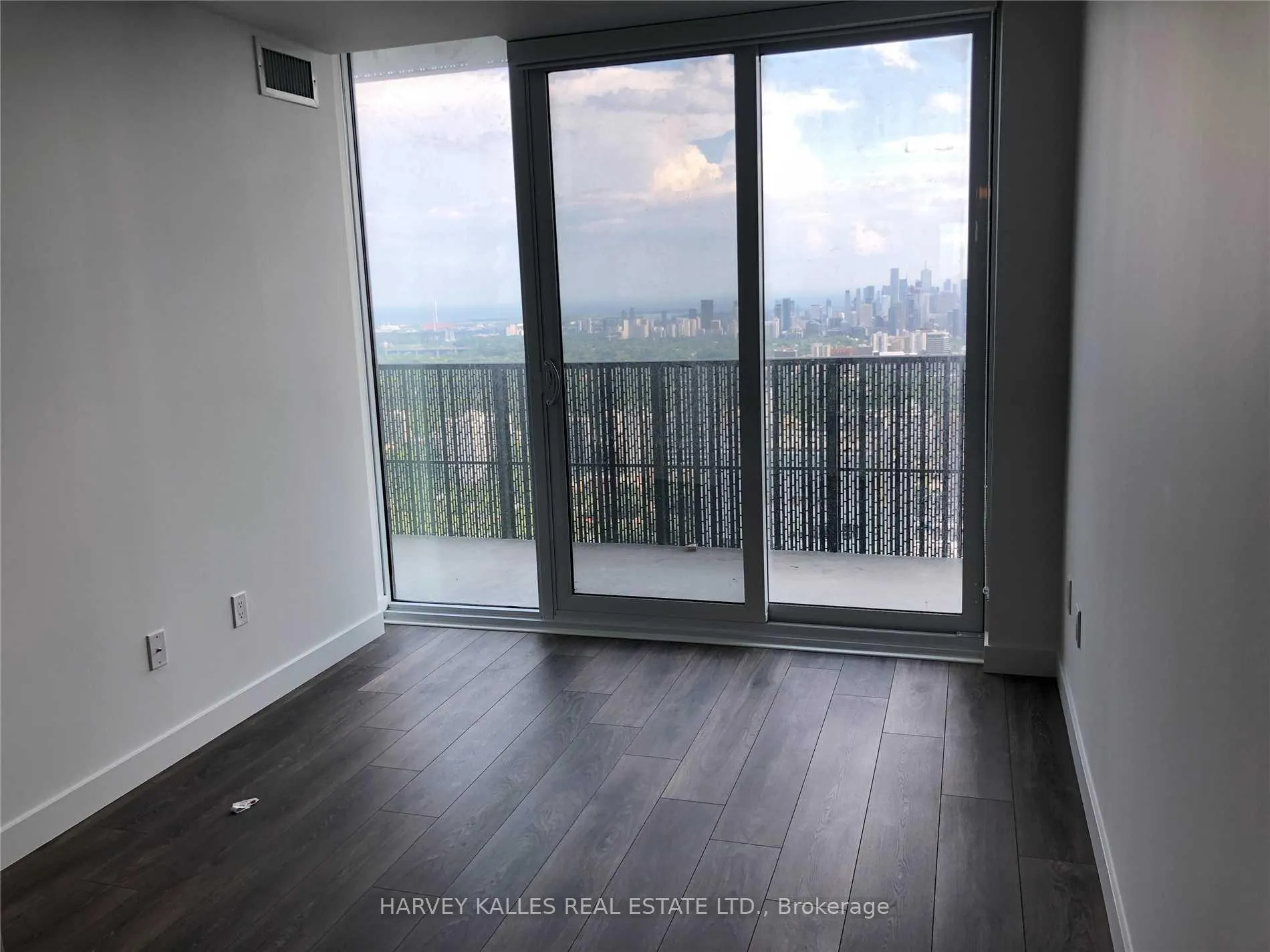 Photo 15 of Unit 5601, 8 Eglinton Avenue E, Toronto, Yonge-Eglinton — HOMEH