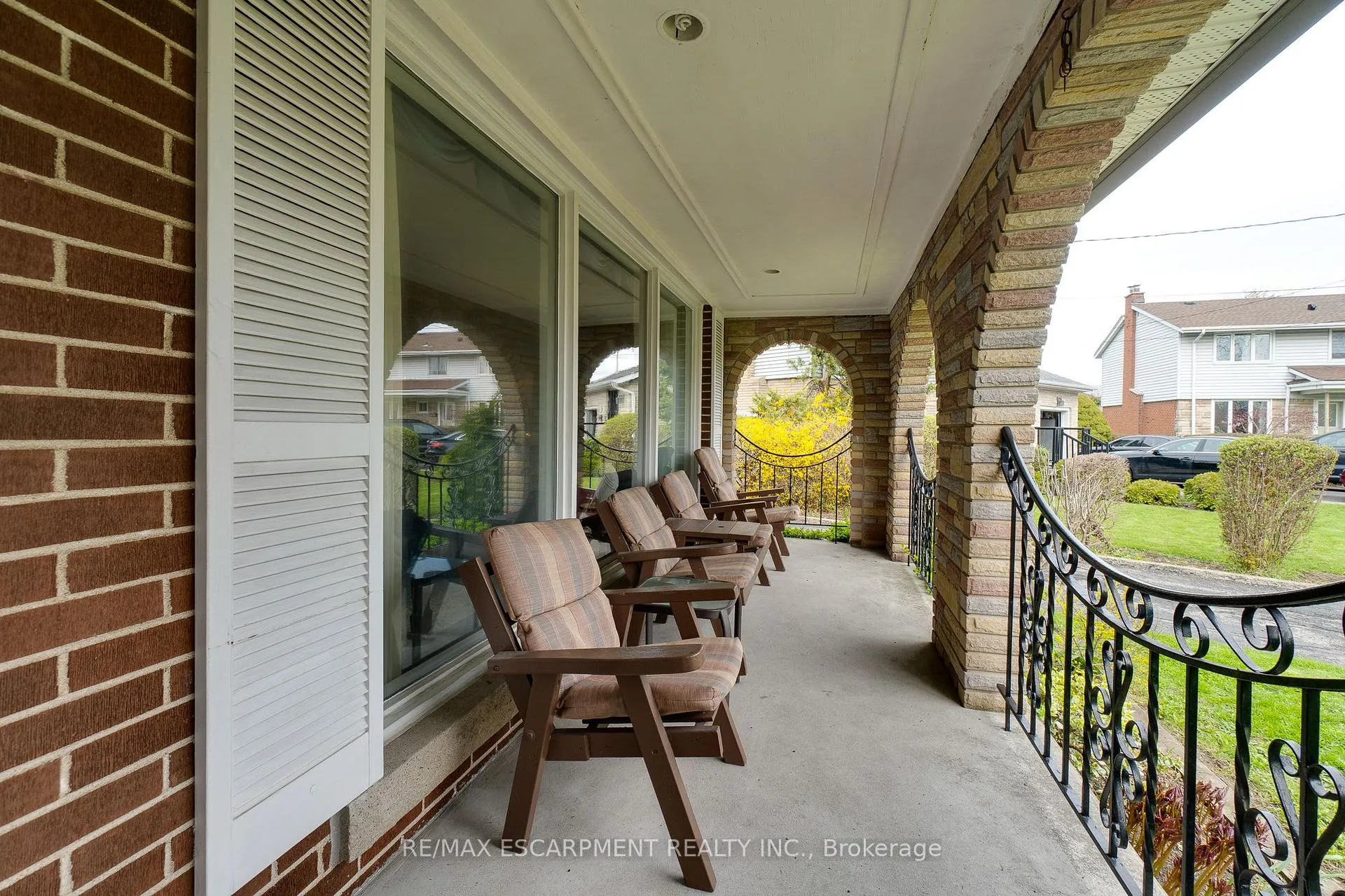 Photo 4 of 11 Sandra Court, Hamilton, Huntington — HOMEH