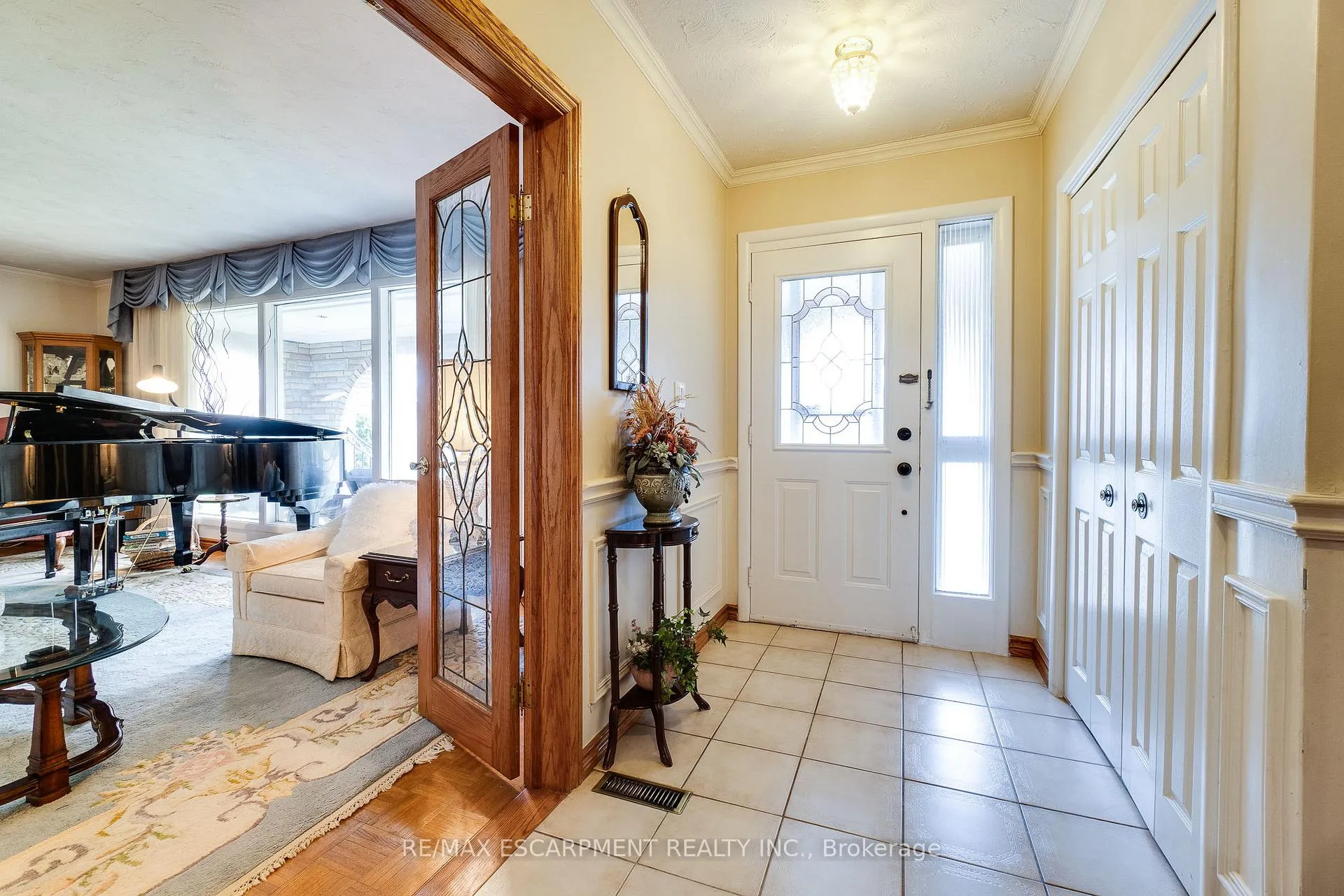 Photo 5 of 11 Sandra Court, Hamilton, Huntington — HOMEH