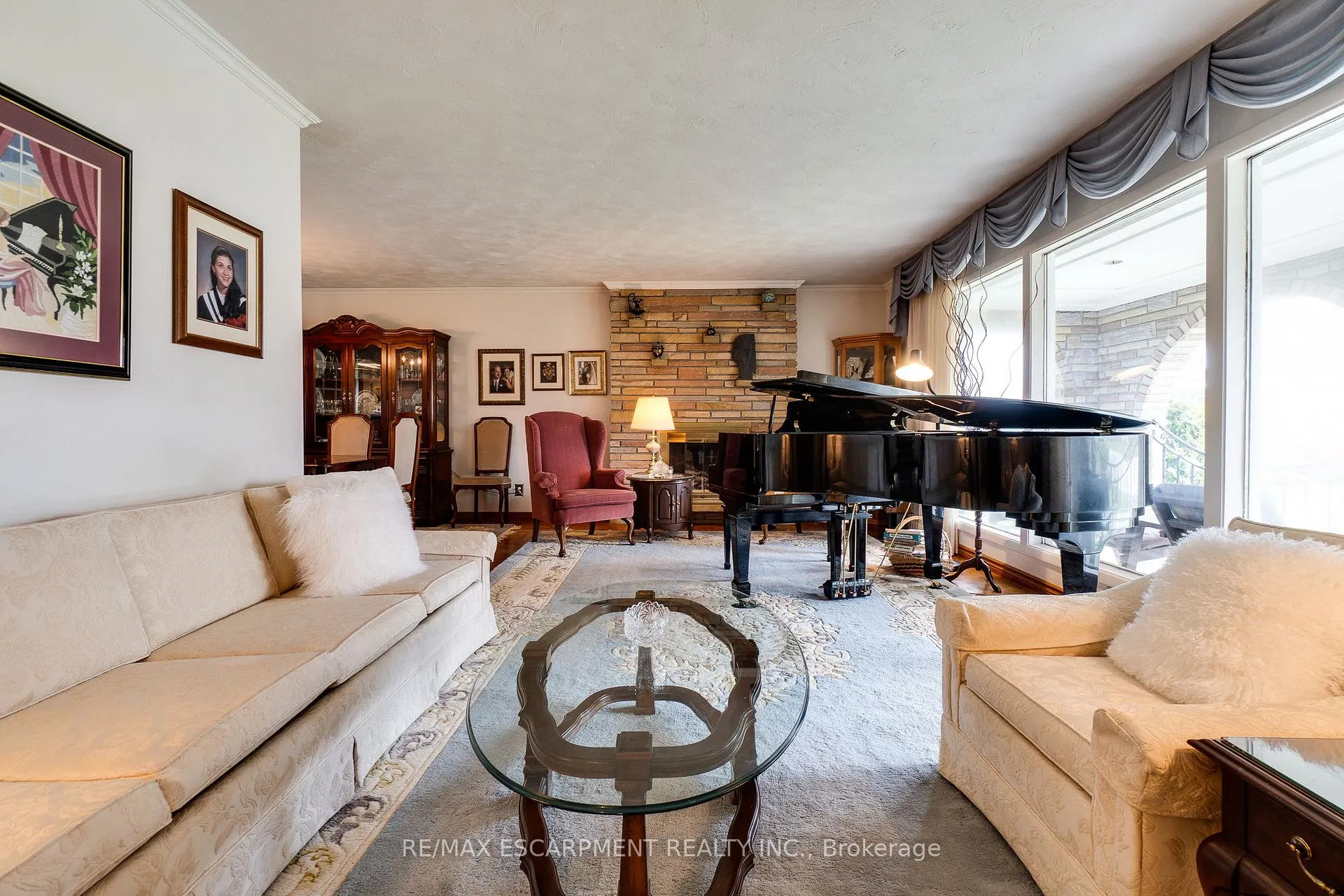 Photo 6 of 11 Sandra Court, Hamilton, Huntington — HOMEH