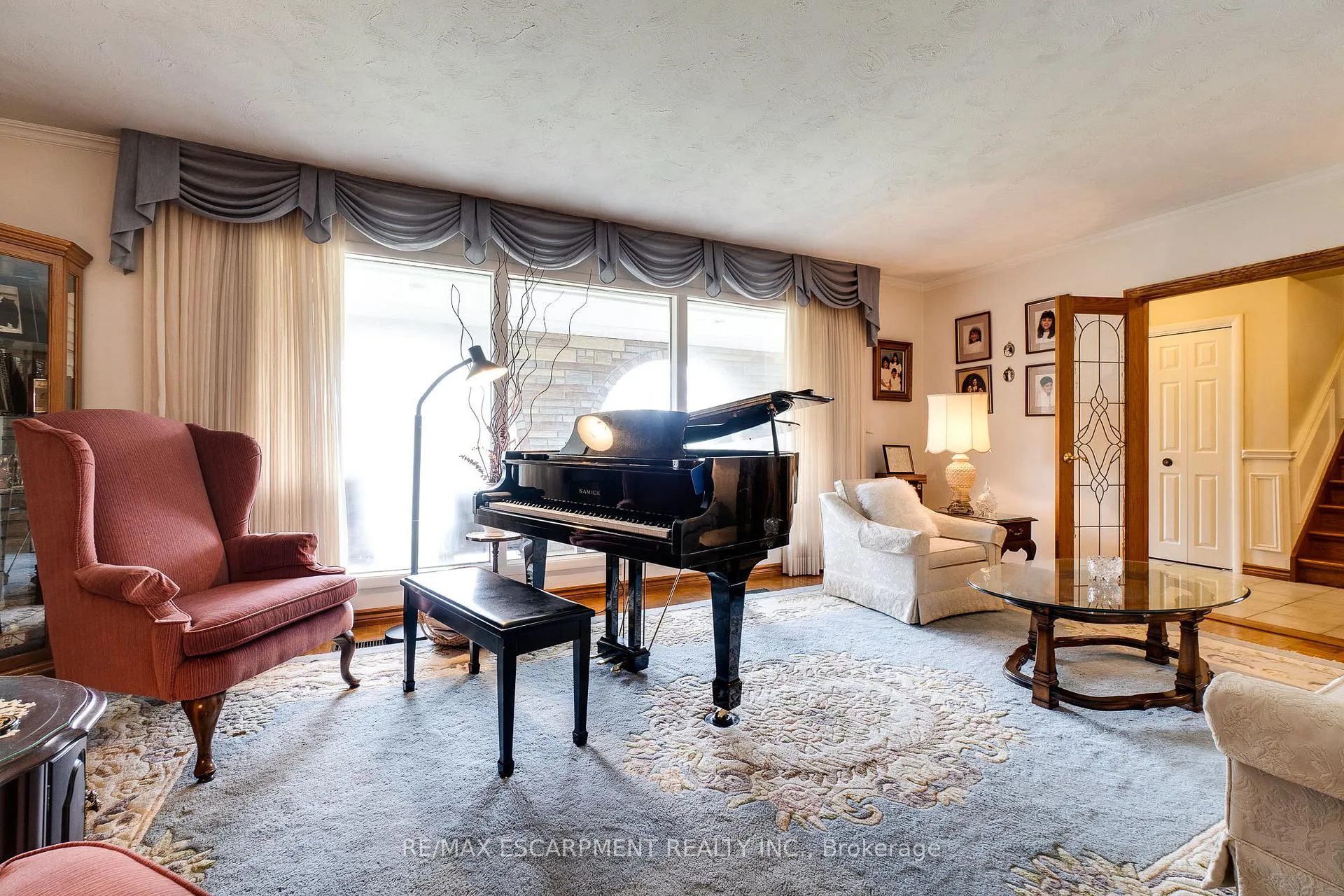 Photo 7 of 11 Sandra Court, Hamilton, Huntington — HOMEH