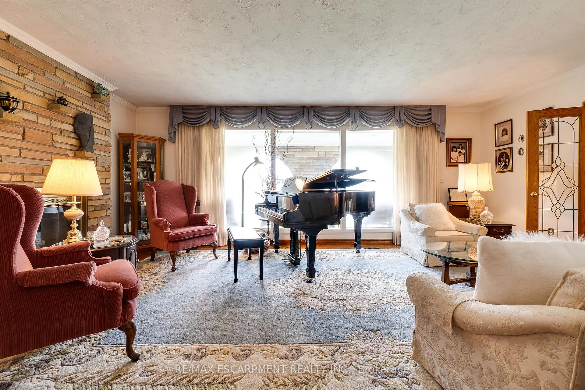 Photo 8 of 11 Sandra Court, Hamilton, Huntington — HOMEH
