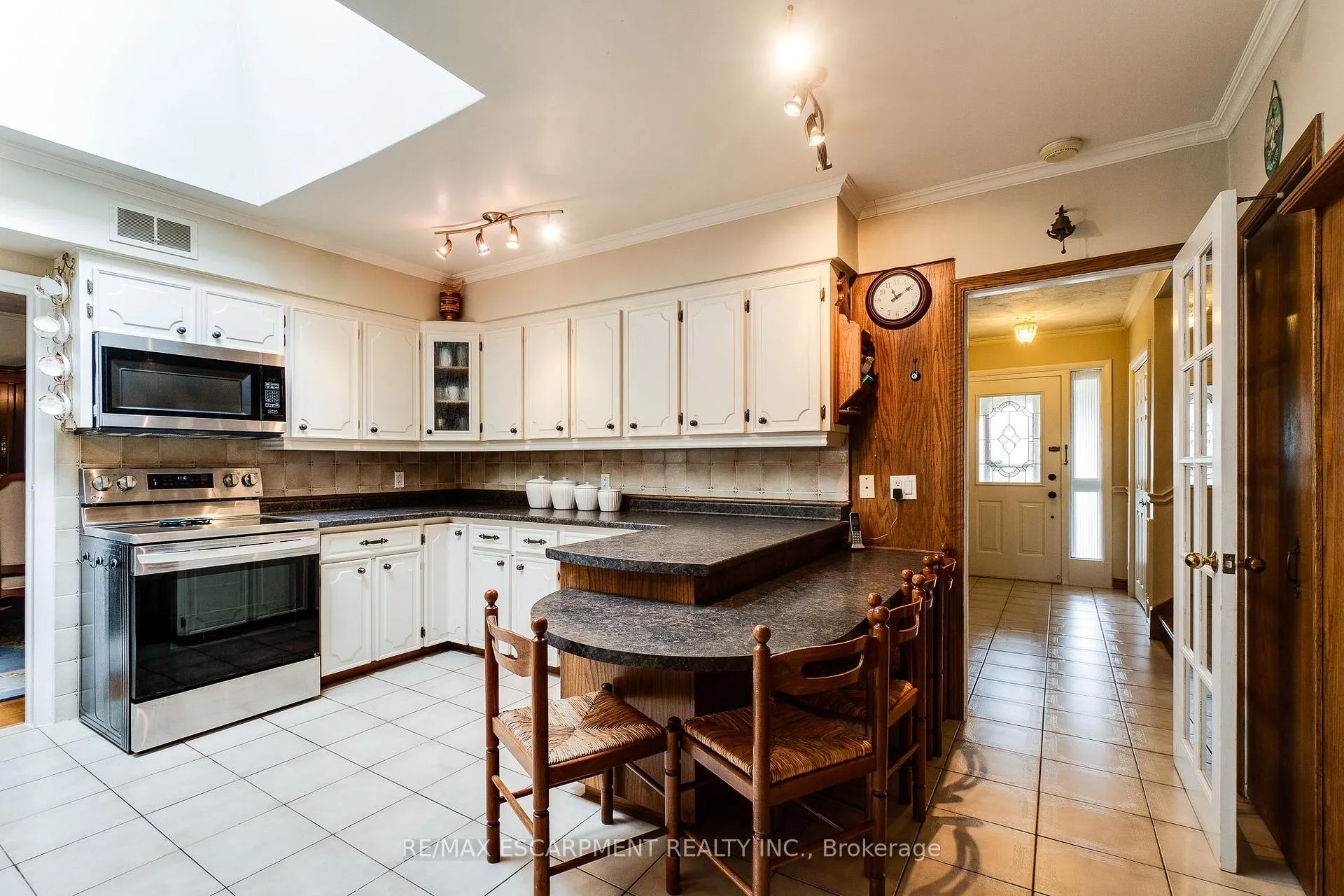 Photo 12 of 11 Sandra Court, Hamilton, Huntington — HOMEH