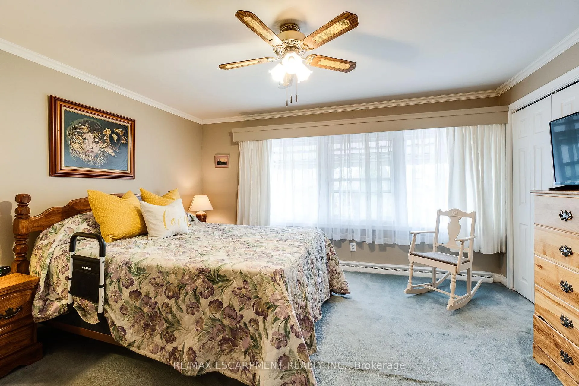 Photo 19 of 11 Sandra Court, Hamilton, Huntington — HOMEH