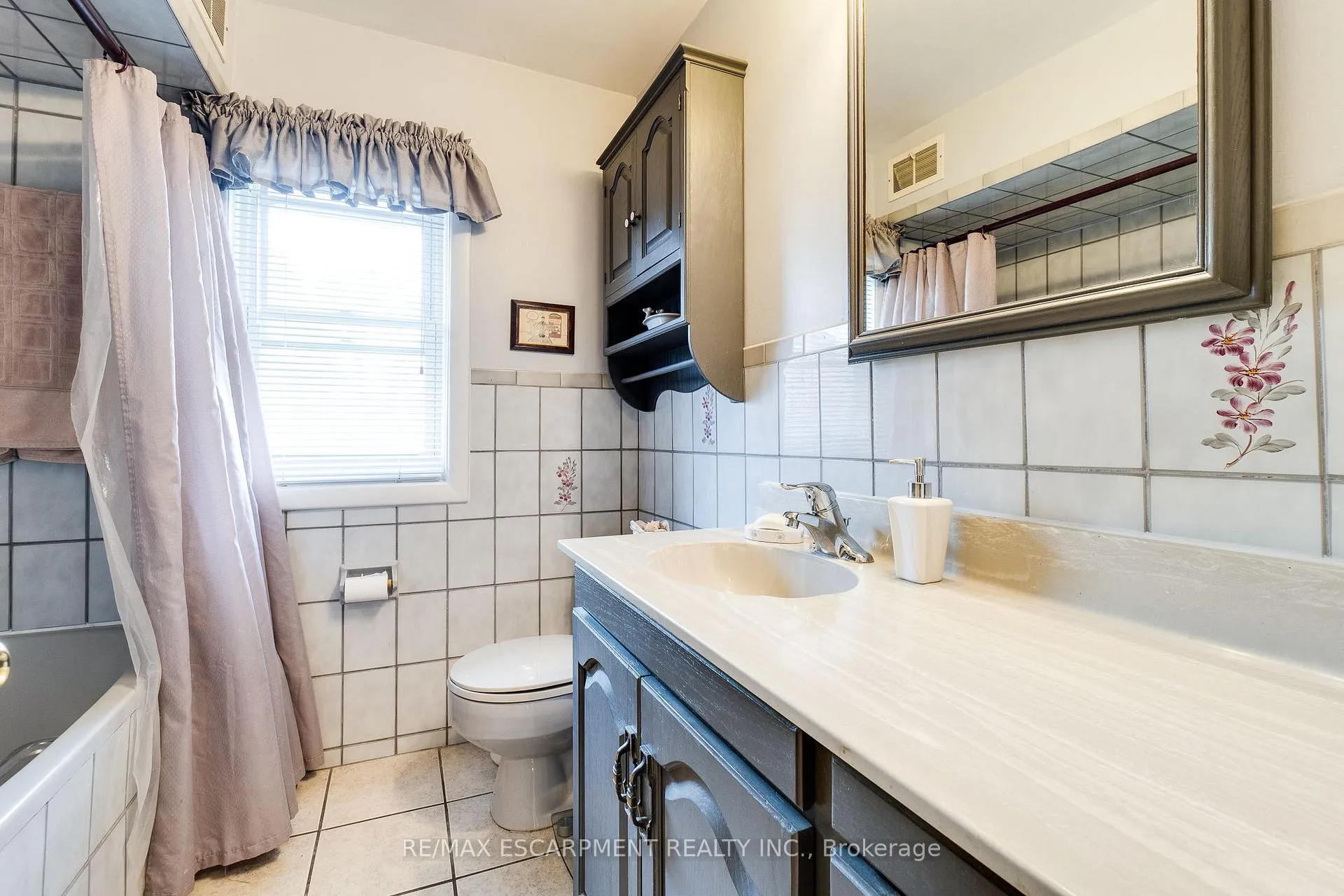 Photo 24 of 11 Sandra Court, Hamilton, Huntington — HOMEH