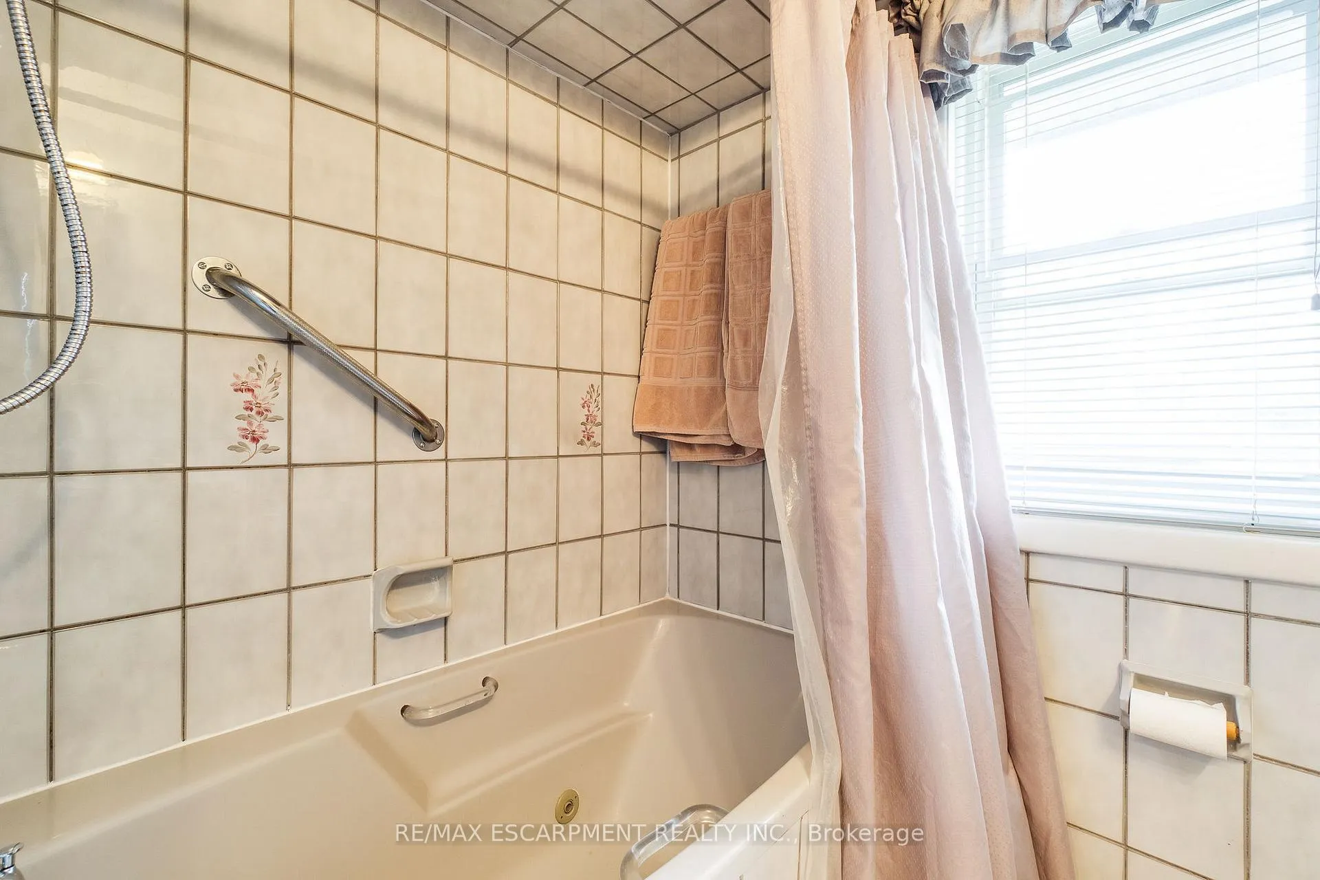 Photo 25 of 11 Sandra Court, Hamilton, Huntington — HOMEH