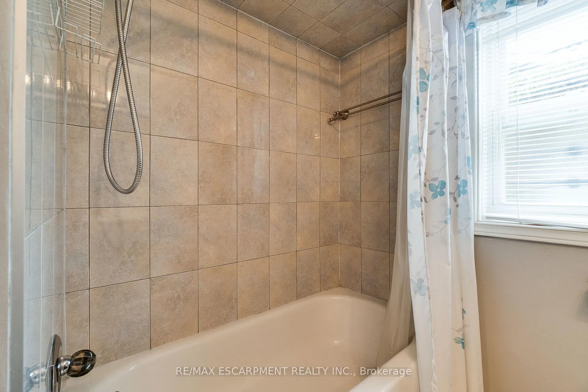Photo 31 of 11 Sandra Court, Hamilton, Huntington — HOMEH