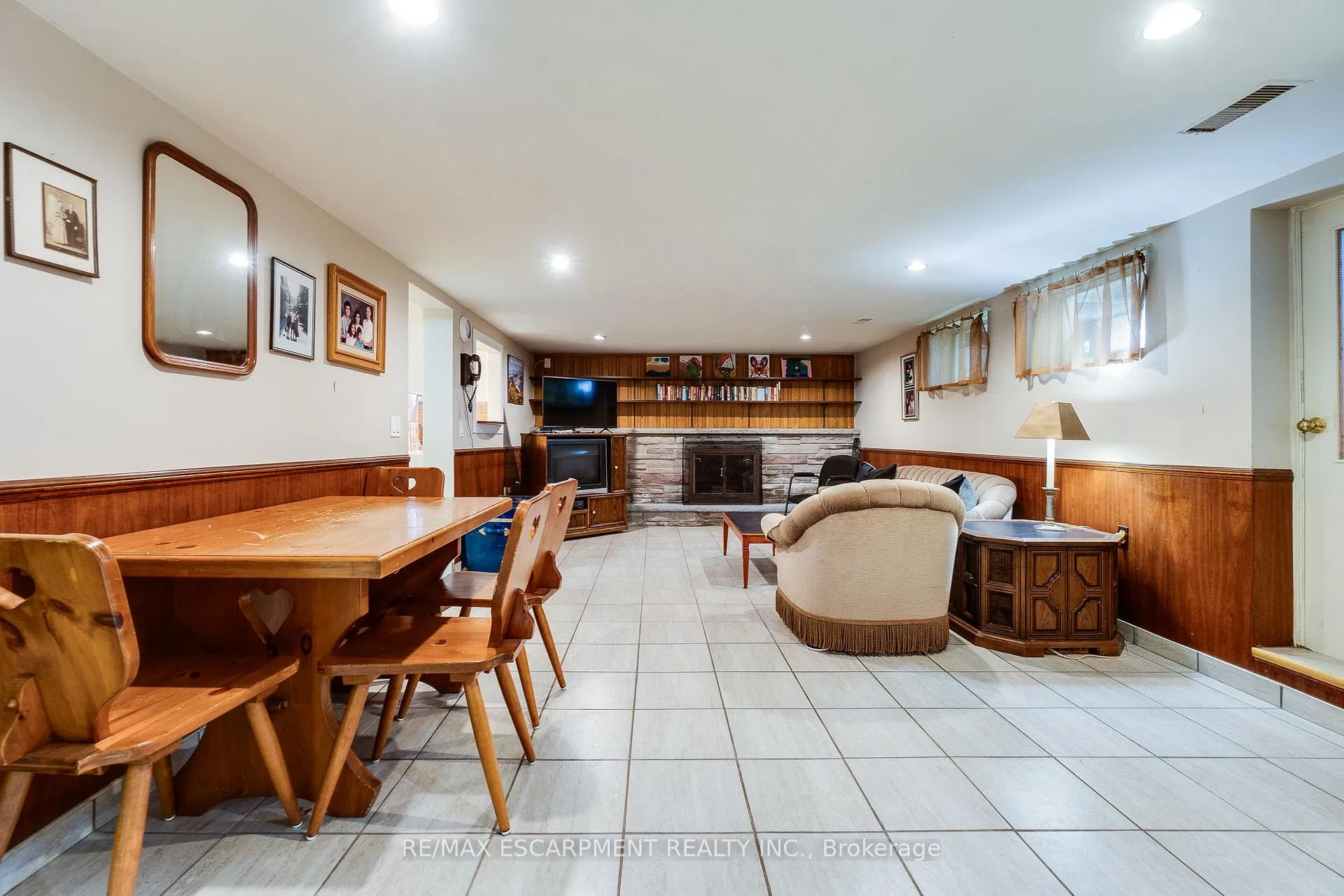 Photo 33 of 11 Sandra Court, Hamilton, Huntington — HOMEH