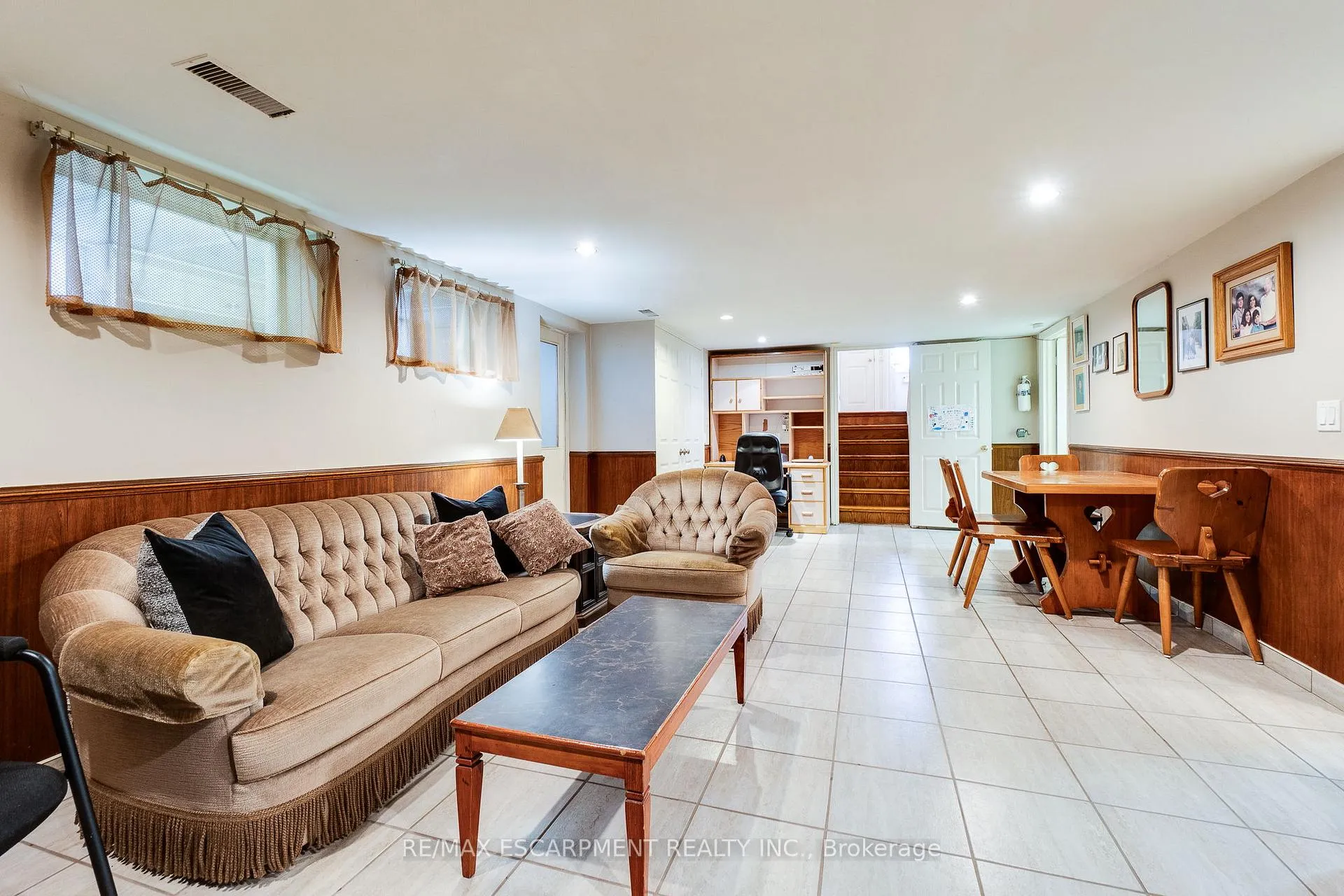 Photo 37 of 11 Sandra Court, Hamilton, Huntington — HOMEH