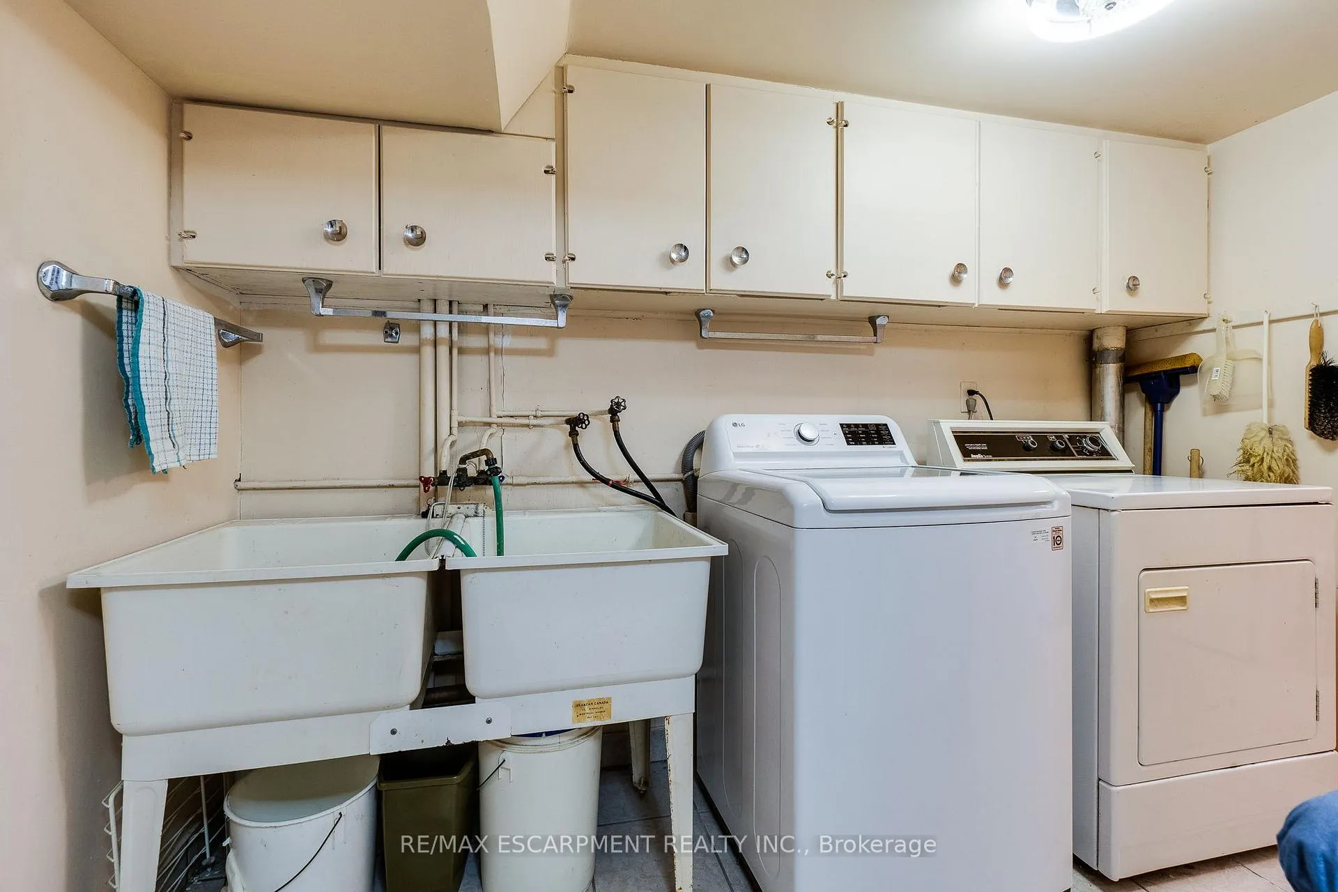 Photo 40 of 11 Sandra Court, Hamilton, Huntington — HOMEH