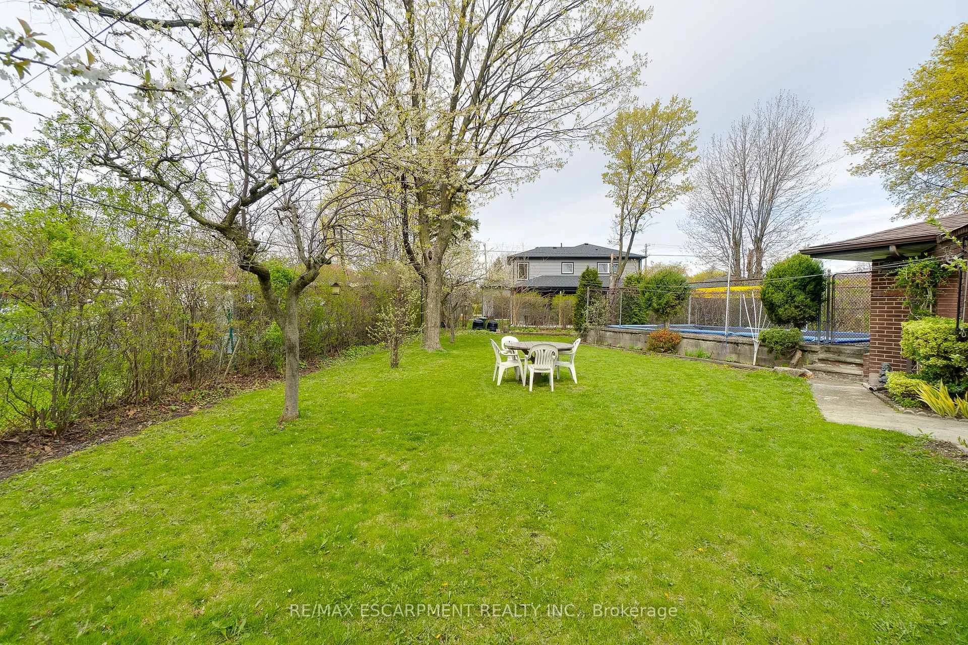 Photo 46 of 11 Sandra Court, Hamilton, Huntington — HOMEH