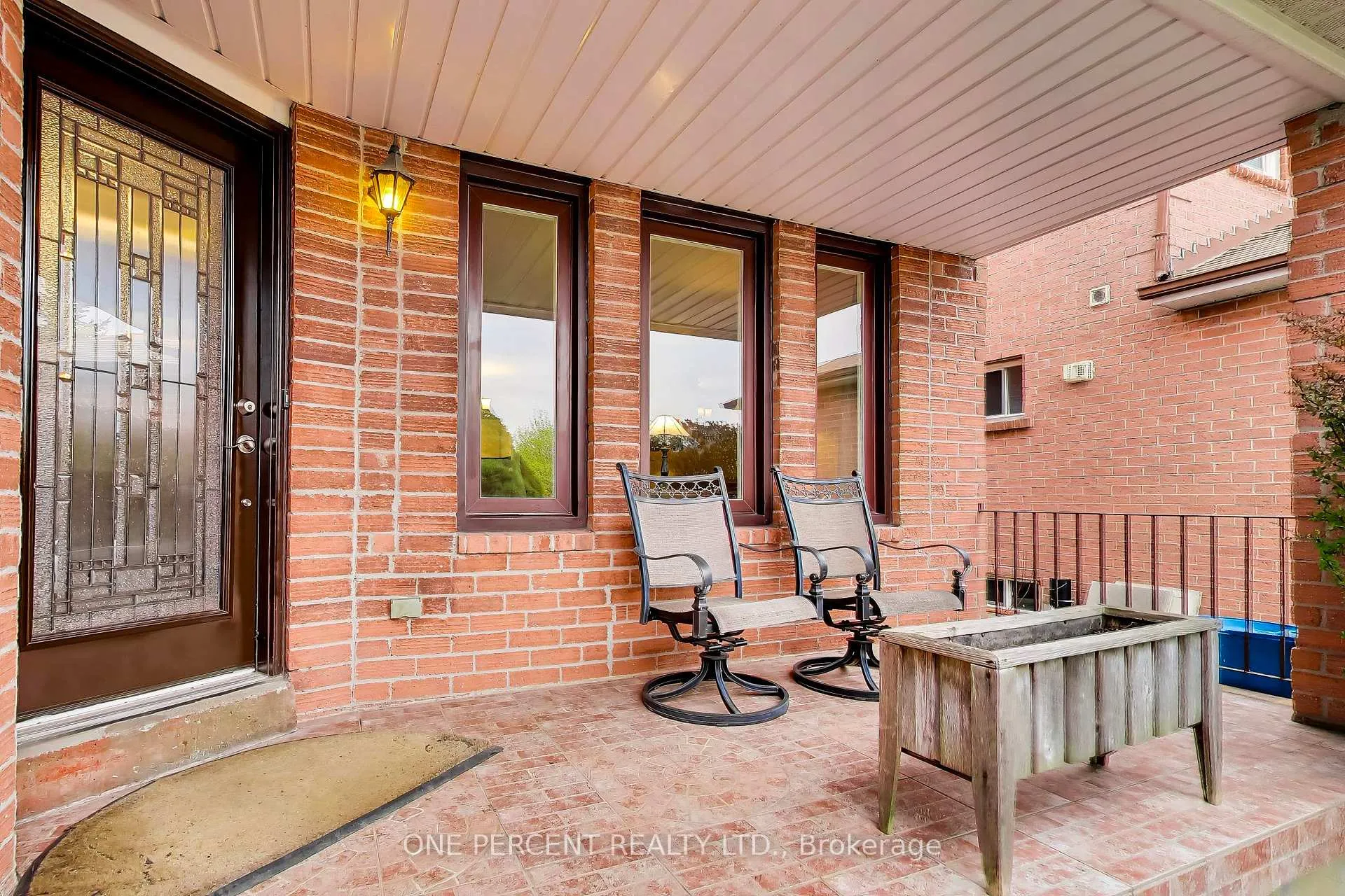 Photo 2 of 96 Brookmill Drive, Vaughan, Brownridge — HOMEH
