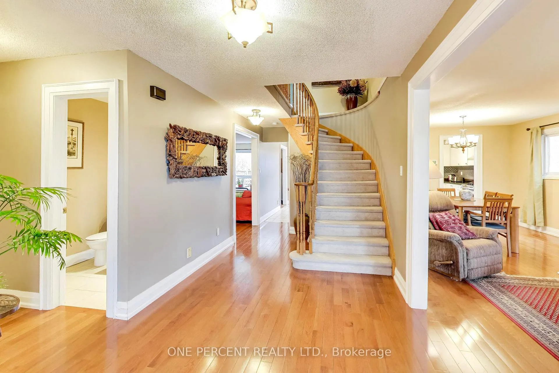 Photo 3 of 96 Brookmill Drive, Vaughan, Brownridge — HOMEH