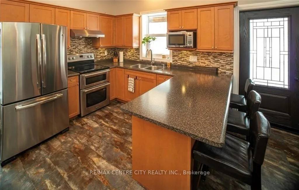 Photo 8 of 9516 Argyle Street E, North Middlesex, Ailsa Craig — HOMEH