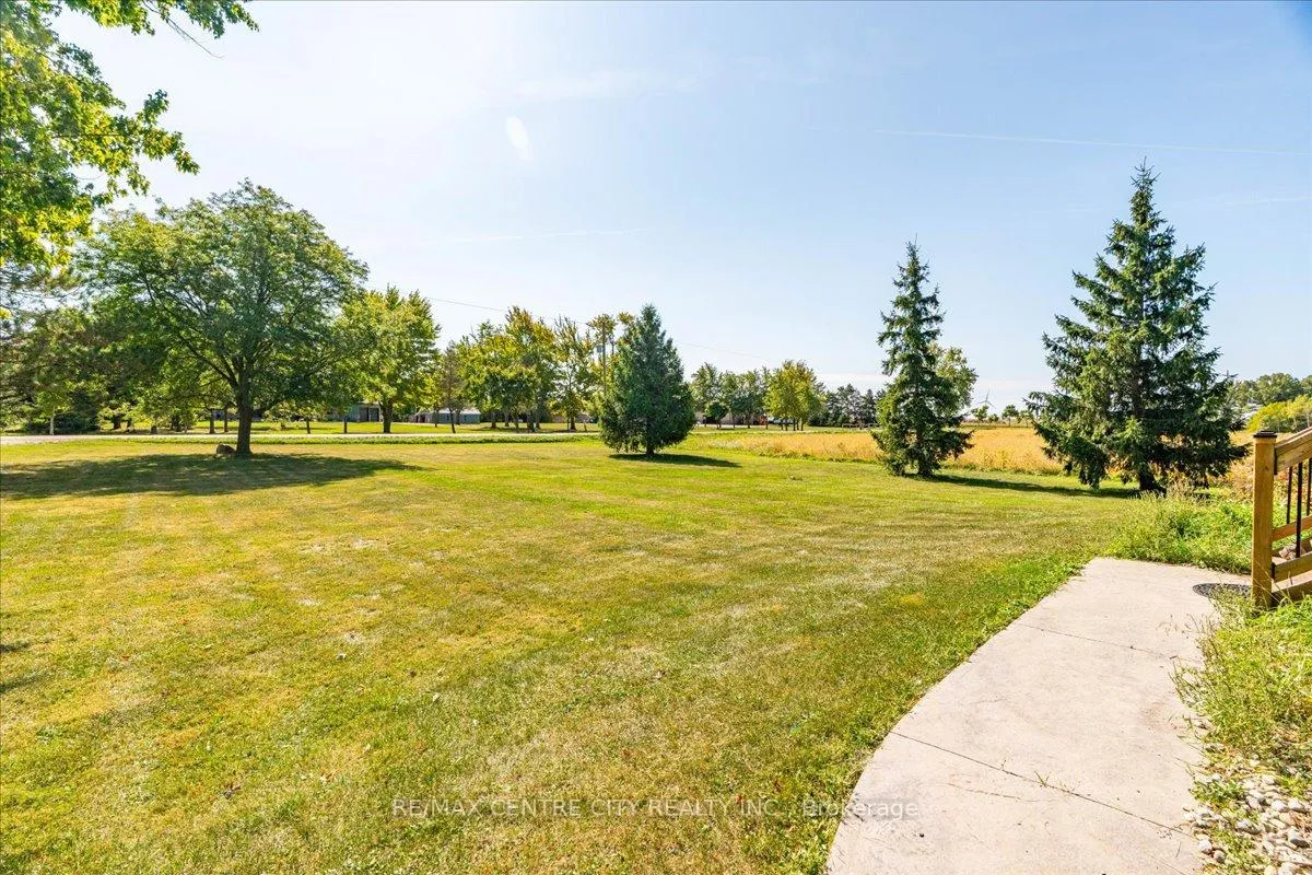 Photo 15 of 9516 Argyle Street E, North Middlesex, Ailsa Craig — HOMEH