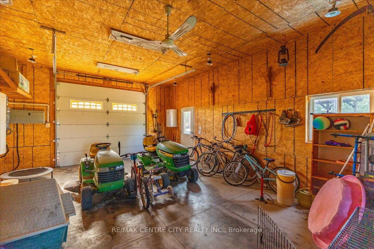 Photo 38 of 9516 Argyle Street E, North Middlesex, Ailsa Craig — HOMEH