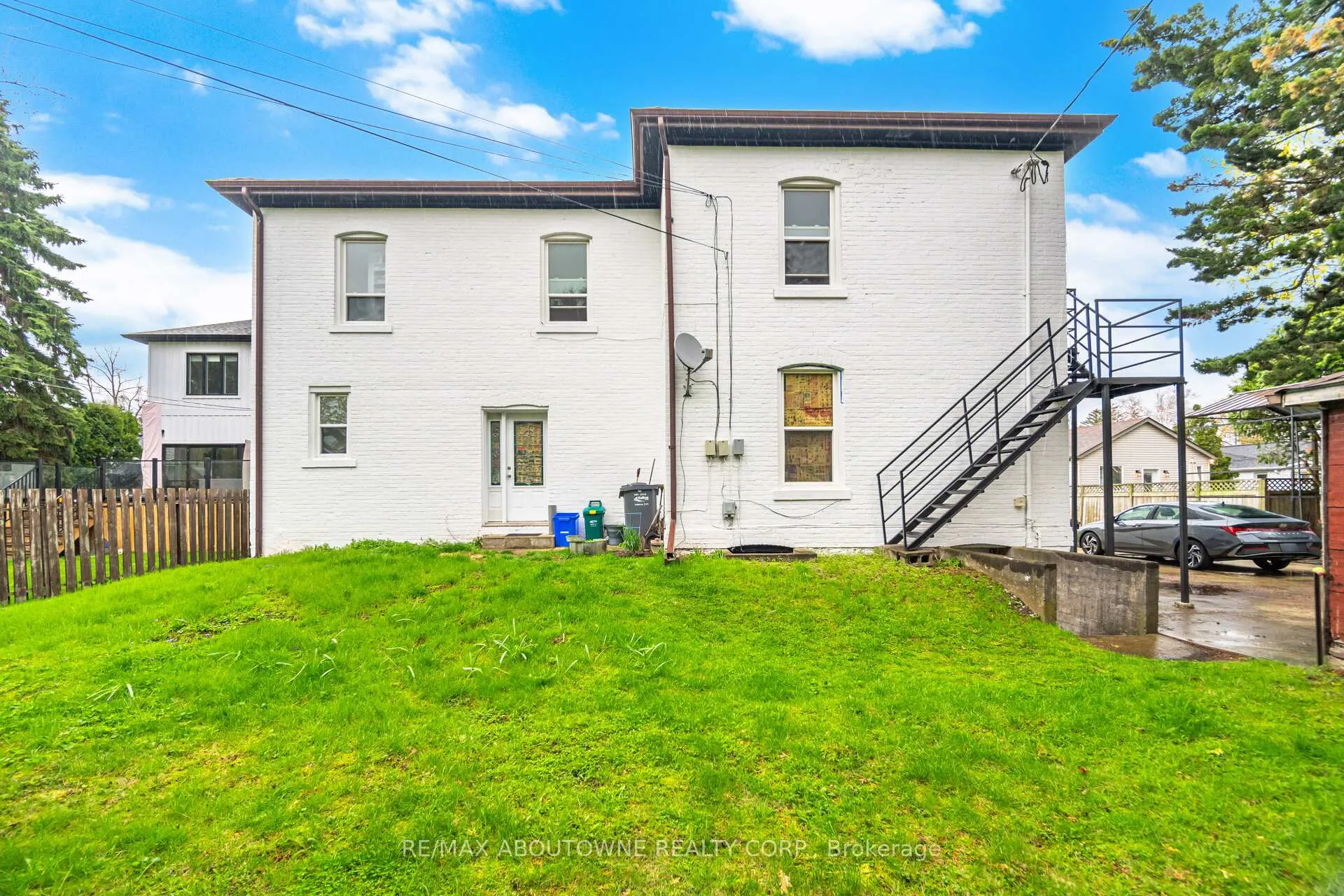 Front of Unit 1, 486 Holtby Avenue