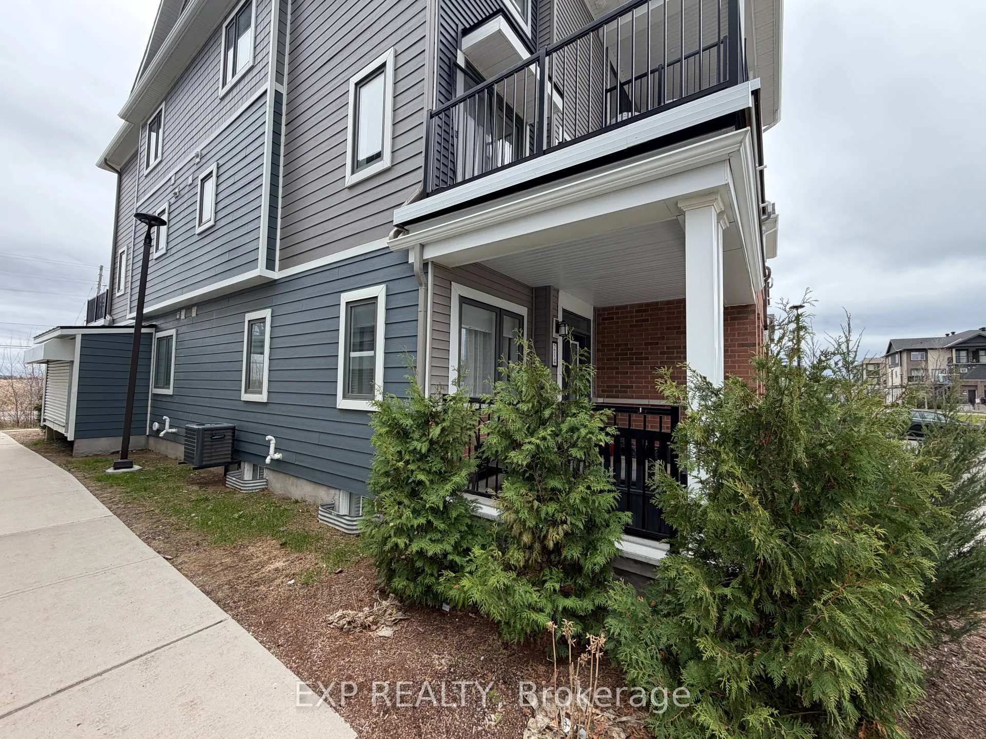 Photo 2 of 214 Pilot Private, Ottawa, Kanata - Emerald Meadows/Trailwest — HOMEH