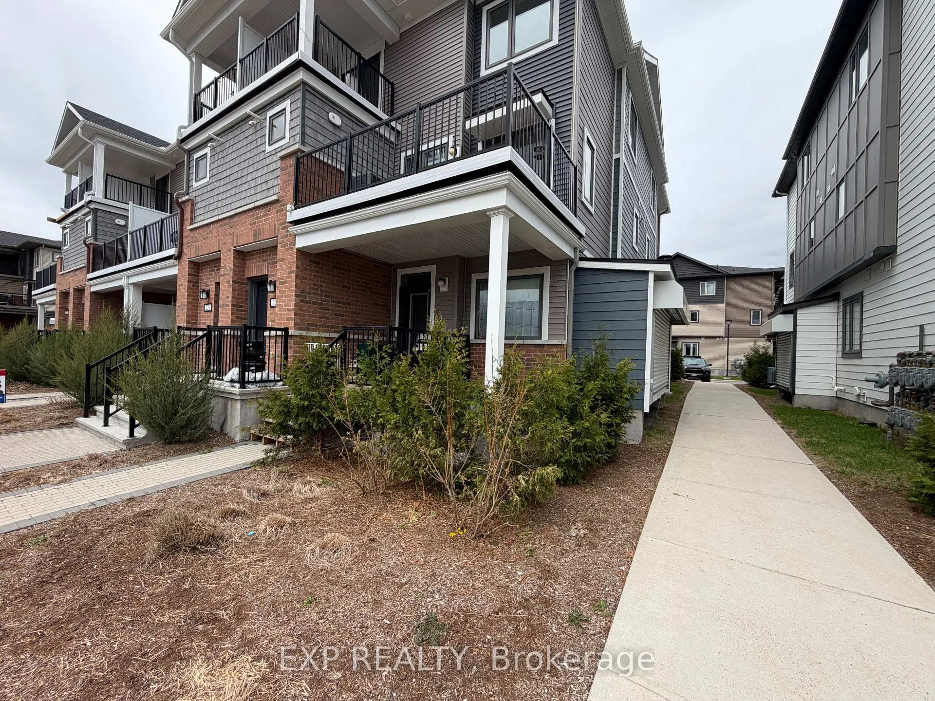Photo 3 of 214 Pilot Private, Ottawa, Kanata - Emerald Meadows/Trailwest — HOMEH