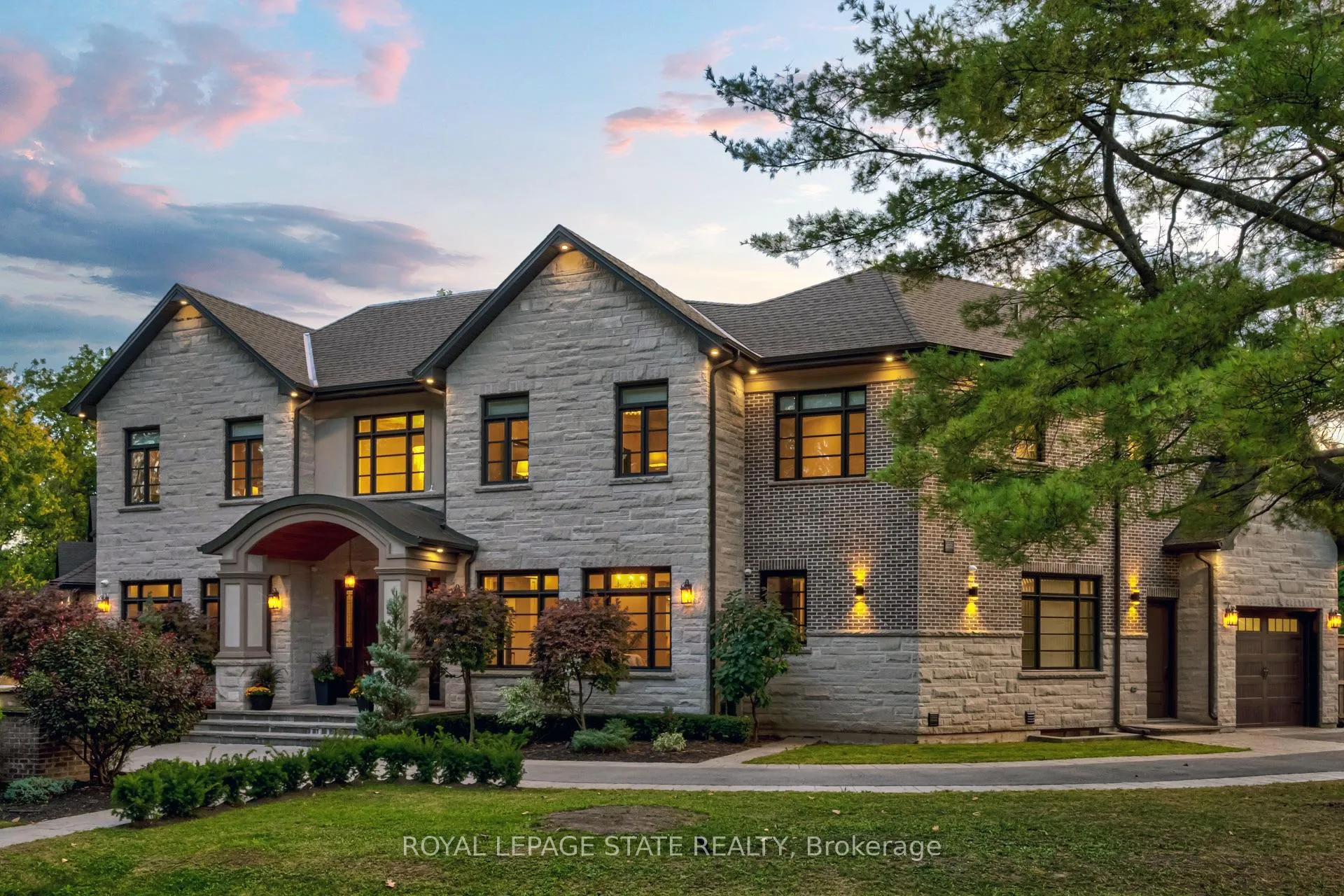 Photo 2 of 126 McGregor Crescent, Hamilton, Ancaster — HOMEH
