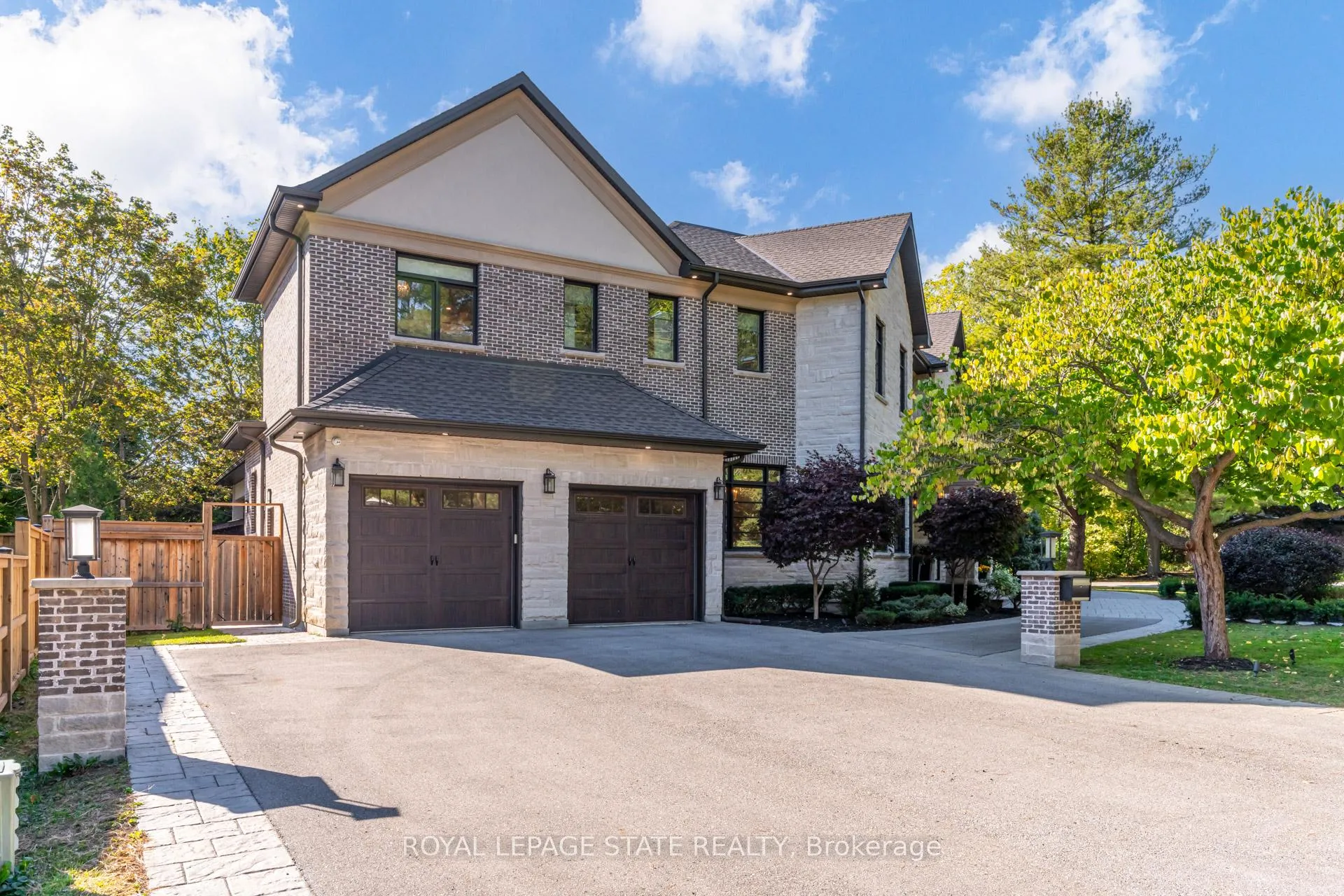 Photo 3 of 126 McGregor Crescent, Hamilton, Ancaster — HOMEH
