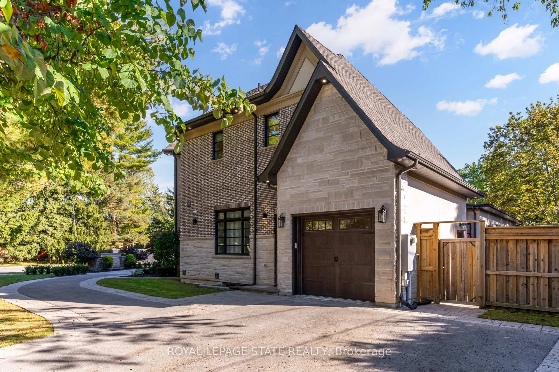 Photo 4 of 126 McGregor Crescent, Hamilton, Ancaster — HOMEH