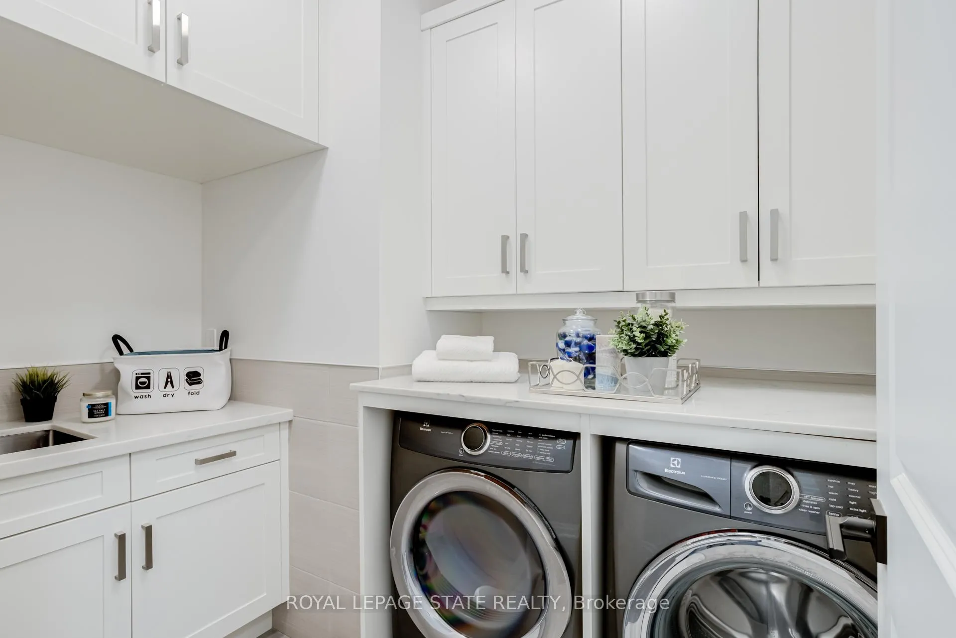 Photo 34 of 126 McGregor Crescent, Hamilton, Ancaster — HOMEH
