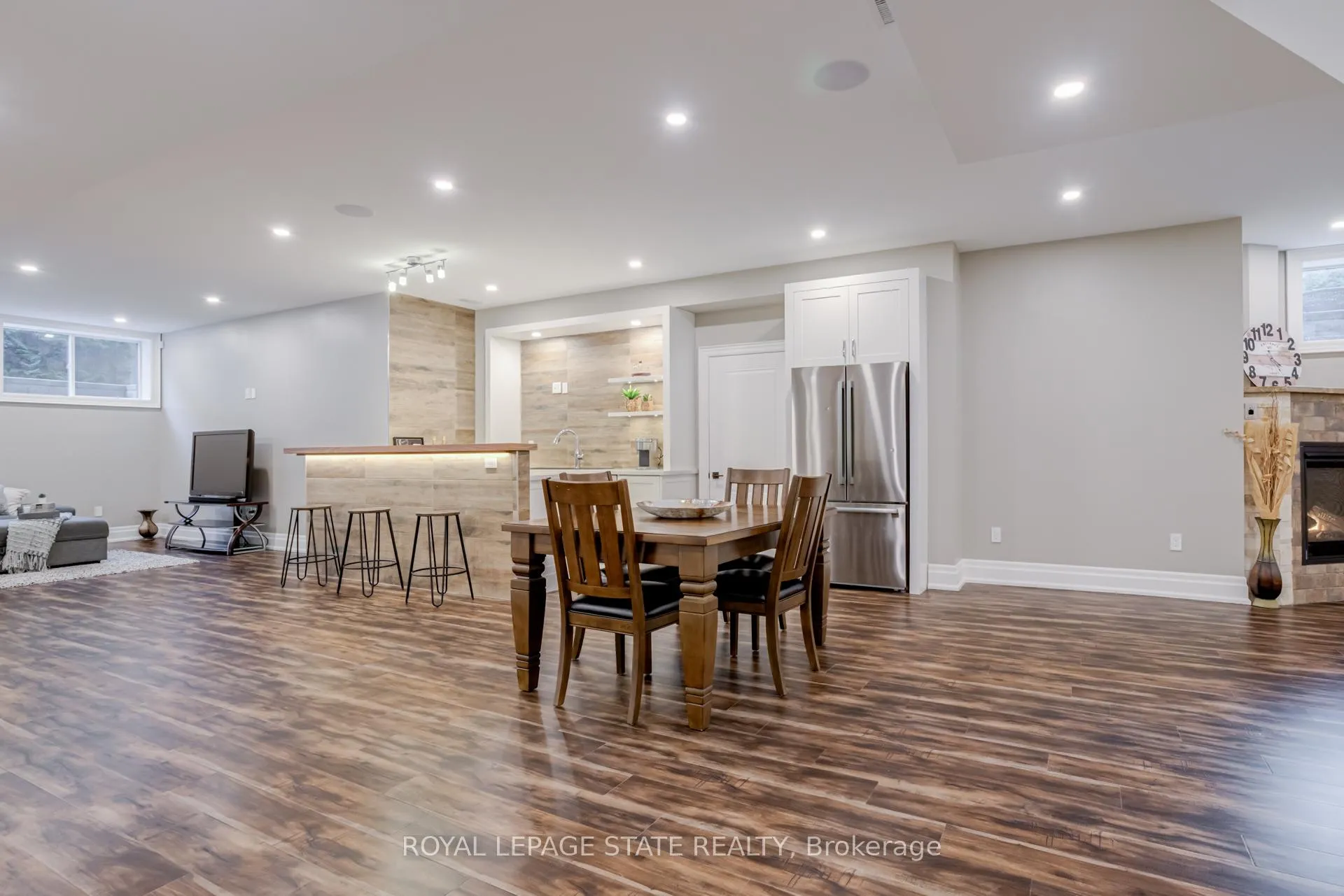 Photo 40 of 126 McGregor Crescent, Hamilton, Ancaster — HOMEH