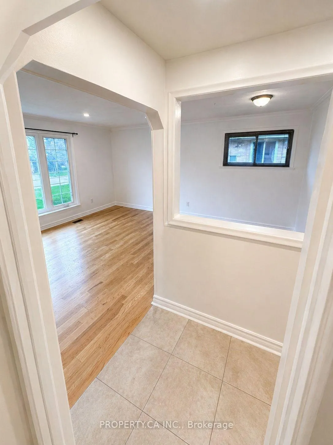 Photo 2 of 34 Wexford Boulevard, Scarborough, Wexford-Maryvale — HOMEH