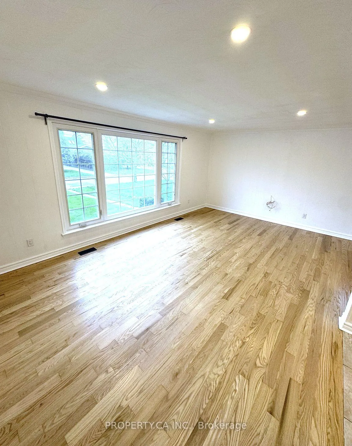 Photo 4 of 34 Wexford Boulevard, Scarborough, Wexford-Maryvale — HOMEH