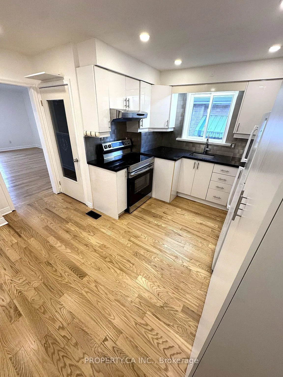 Photo 7 of 34 Wexford Boulevard, Scarborough, Wexford-Maryvale — HOMEH