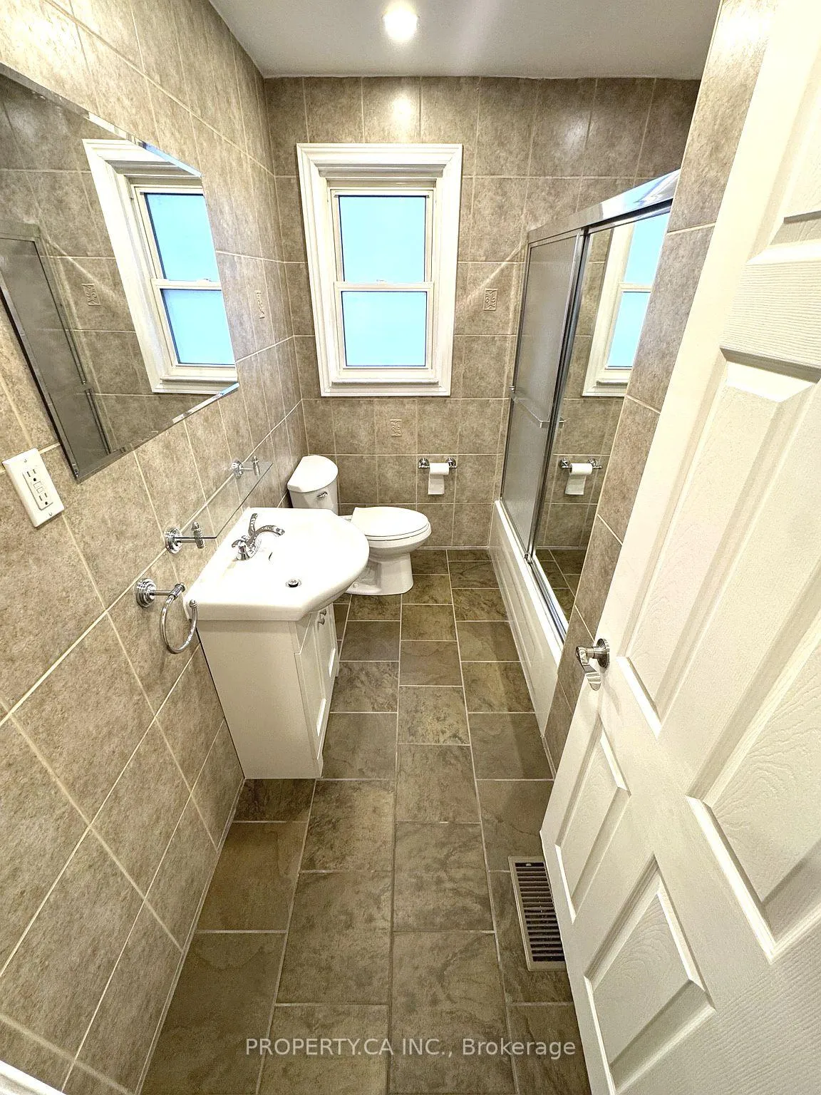 Photo 9 of 34 Wexford Boulevard, Scarborough, Wexford-Maryvale — HOMEH