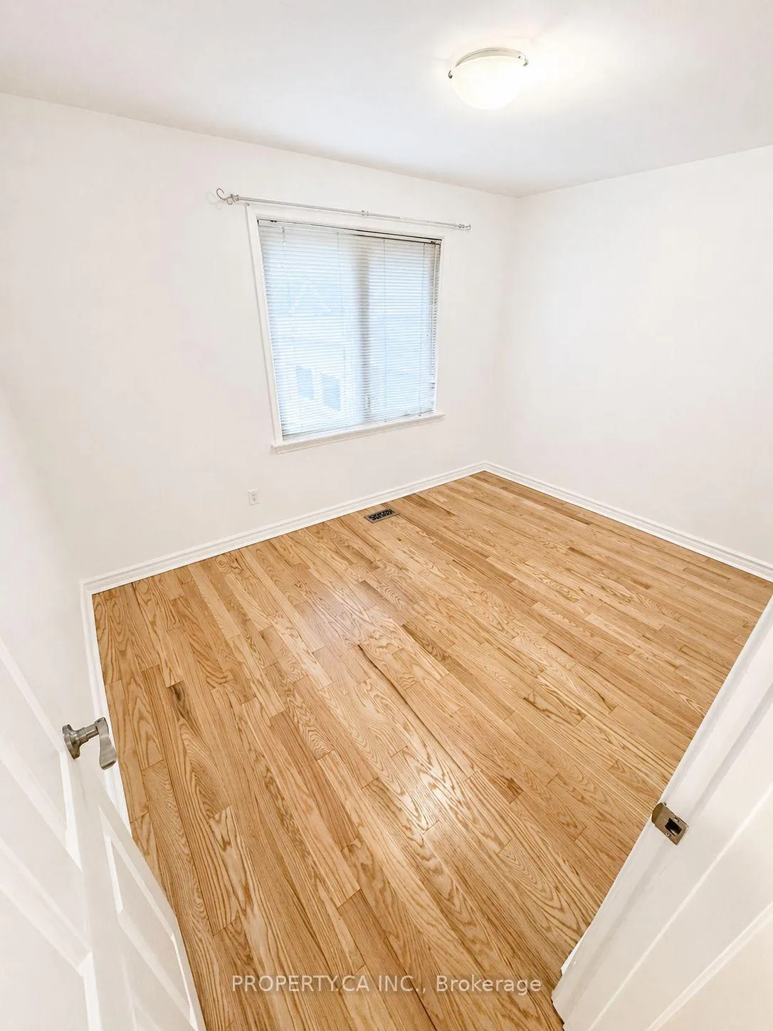 Photo 10 of 34 Wexford Boulevard, Scarborough, Wexford-Maryvale — HOMEH
