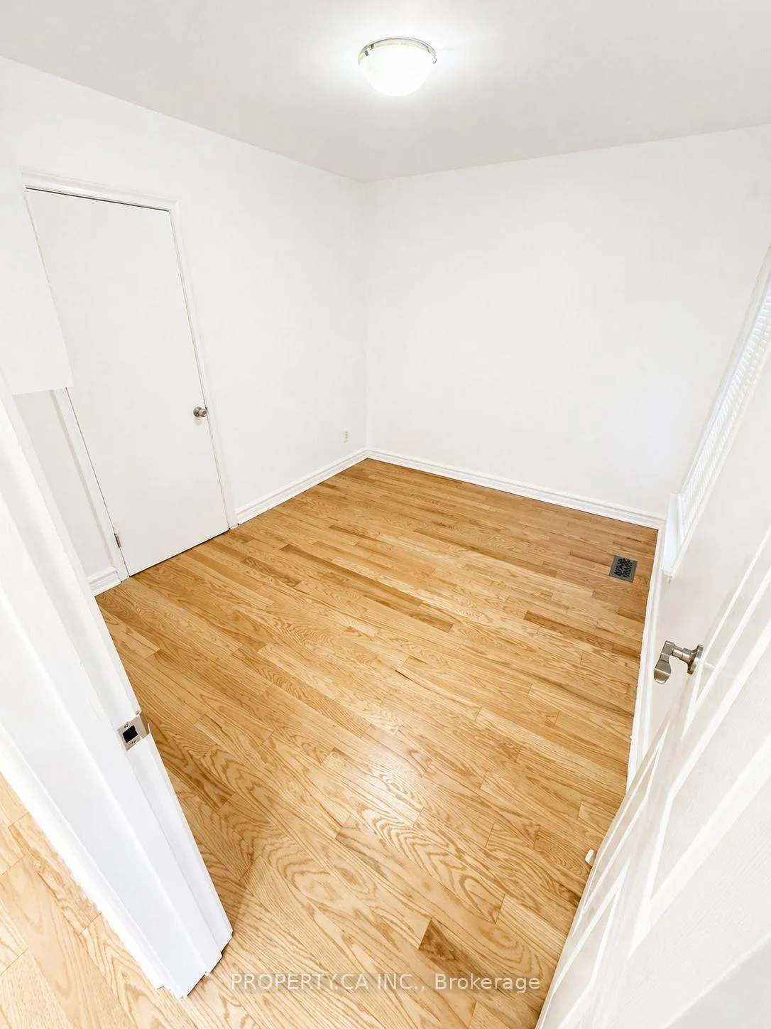 Photo 12 of 34 Wexford Boulevard, Scarborough, Wexford-Maryvale — HOMEH