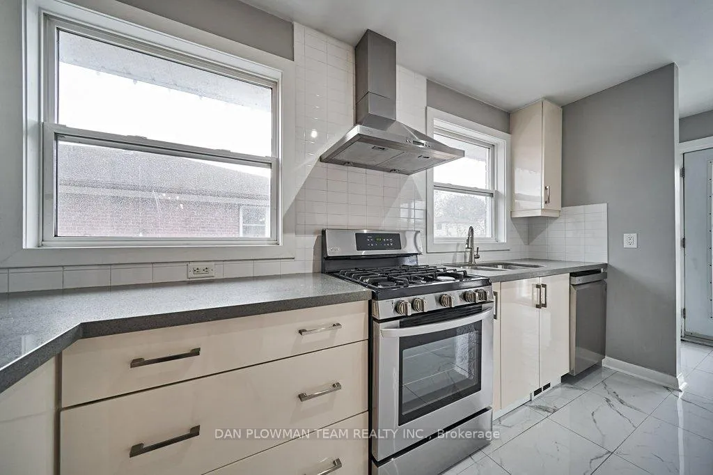 Photo 2 of Unit Upper, 181 Waverly Street S, Oshawa, Vanier — HOMEH