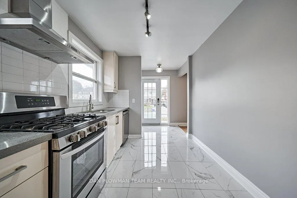 Photo 3 of Unit Upper, 181 Waverly Street S, Oshawa, Vanier — HOMEH