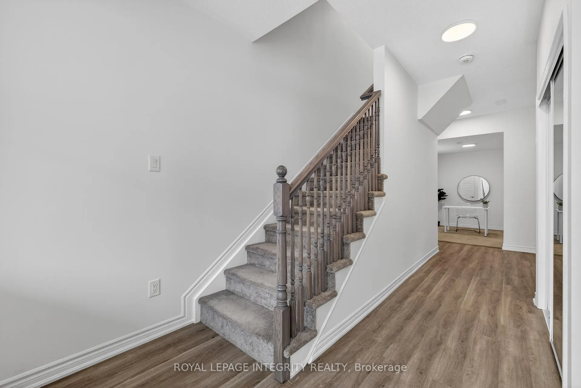Photo 3 of 21 Caspian Row, Ottawa, Kanata - Emerald Meadows/Trailwest — HOMEH