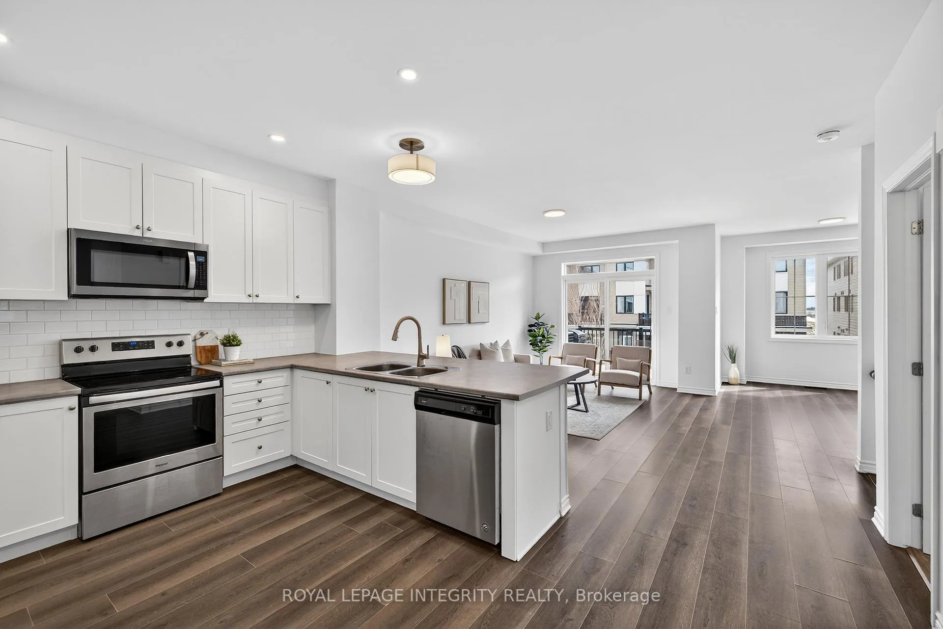 Photo 14 of 21 Caspian Row, Ottawa, Kanata - Emerald Meadows/Trailwest — HOMEH
