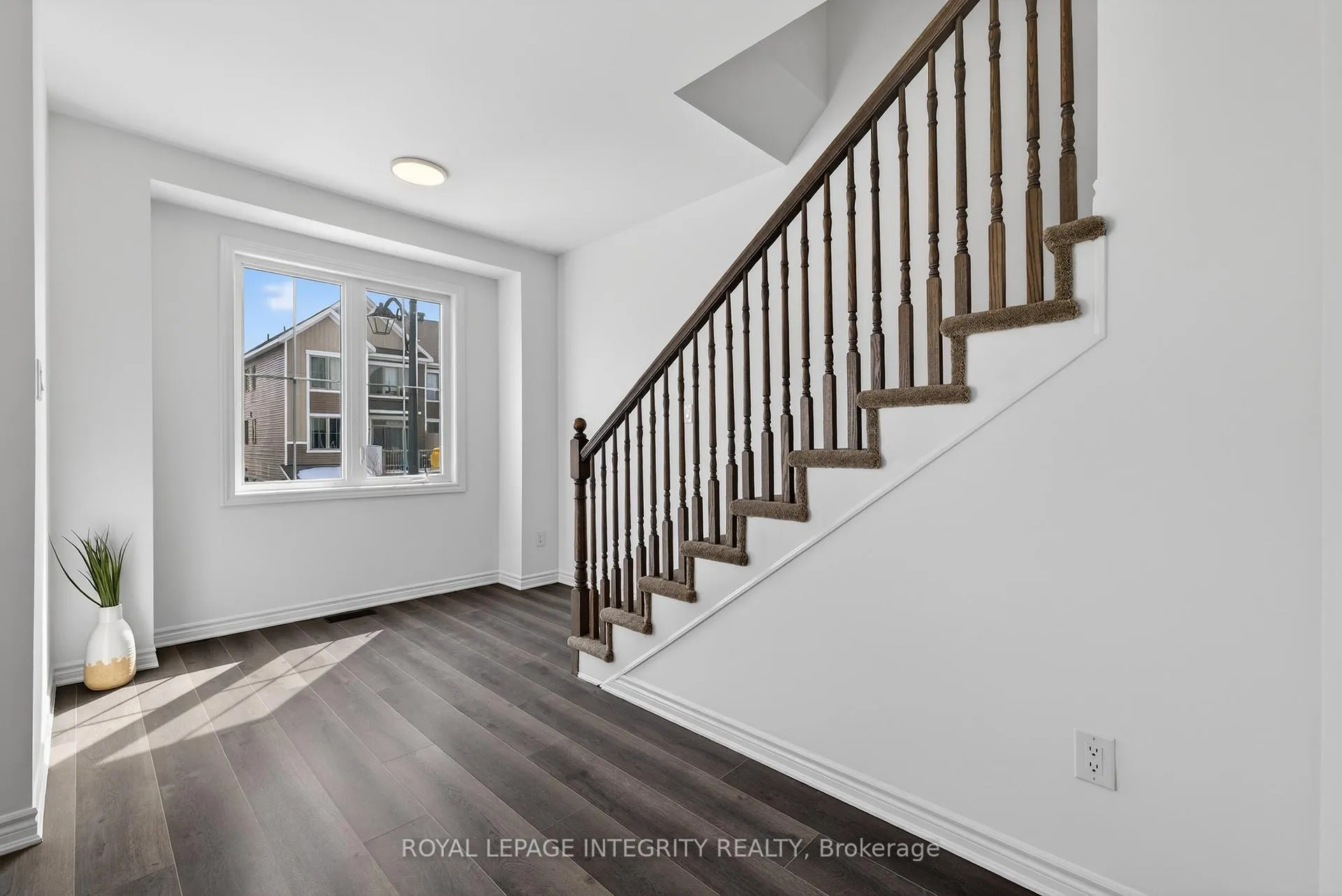 Photo 16 of 21 Caspian Row, Ottawa, Kanata - Emerald Meadows/Trailwest — HOMEH