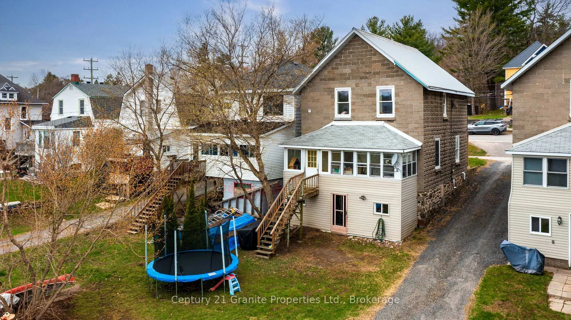 Photo 3 of 29 William Street, Parry Sound — HOMEH