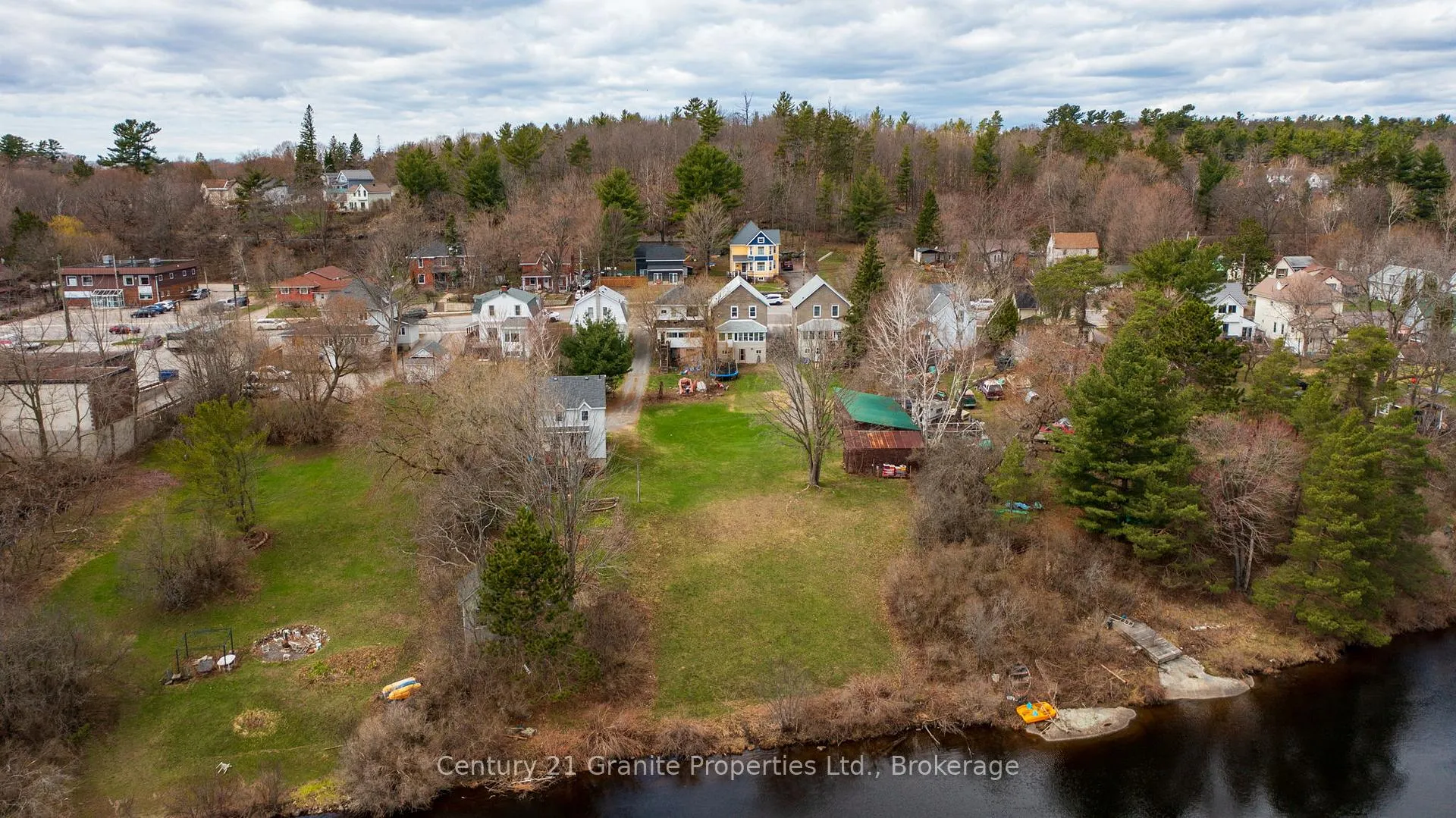 Photo 4 of 29 William Street, Parry Sound — HOMEH