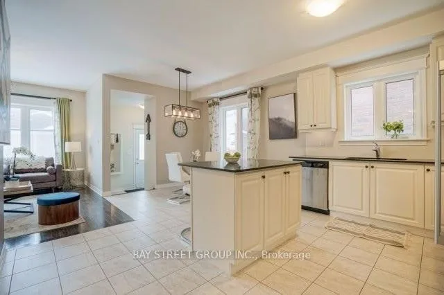 Photo 7 of 24 Plantain Lane, Richmond Hill, Oak Ridges Lake Wilcox — HOMEH