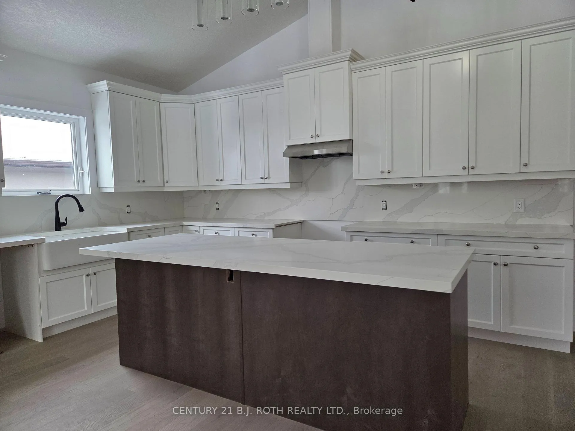 Photo 3 of 3191 Cove Avenue, Innisfil, Rural Innisfil — HOMEH