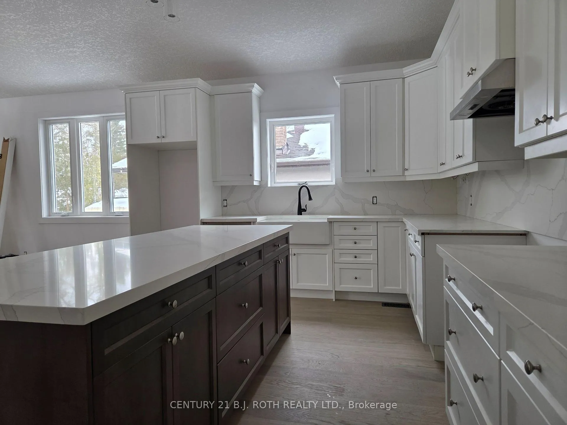 Photo 5 of 3191 Cove Avenue, Innisfil, Rural Innisfil — HOMEH